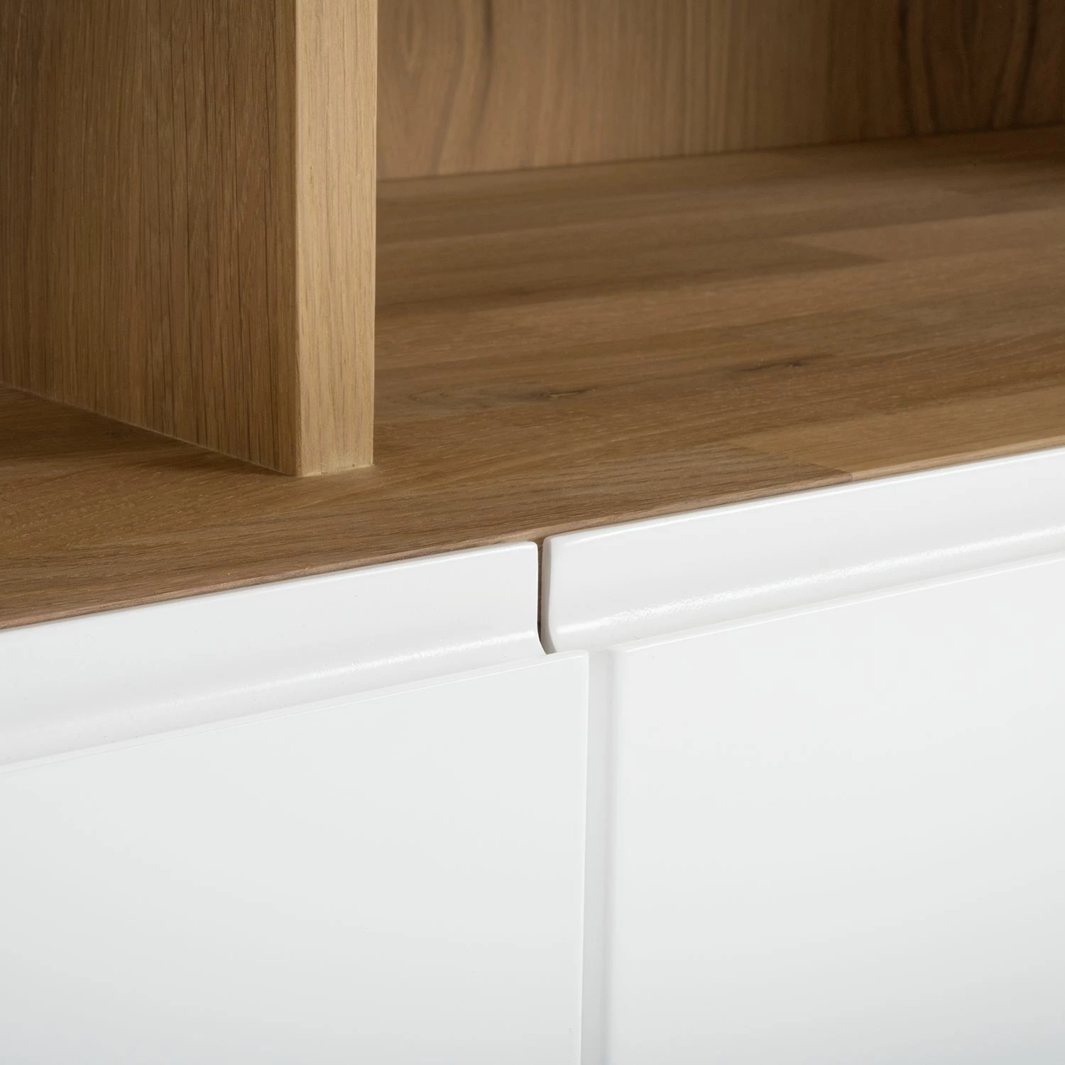 Studio Copenhagen Meuble TV Loca IV - Blanc / Chêne sauvage clair 13 Studio Copenhagen Meuble TV Loca IV - Blanc / Chêne sauvage clair – Image 11