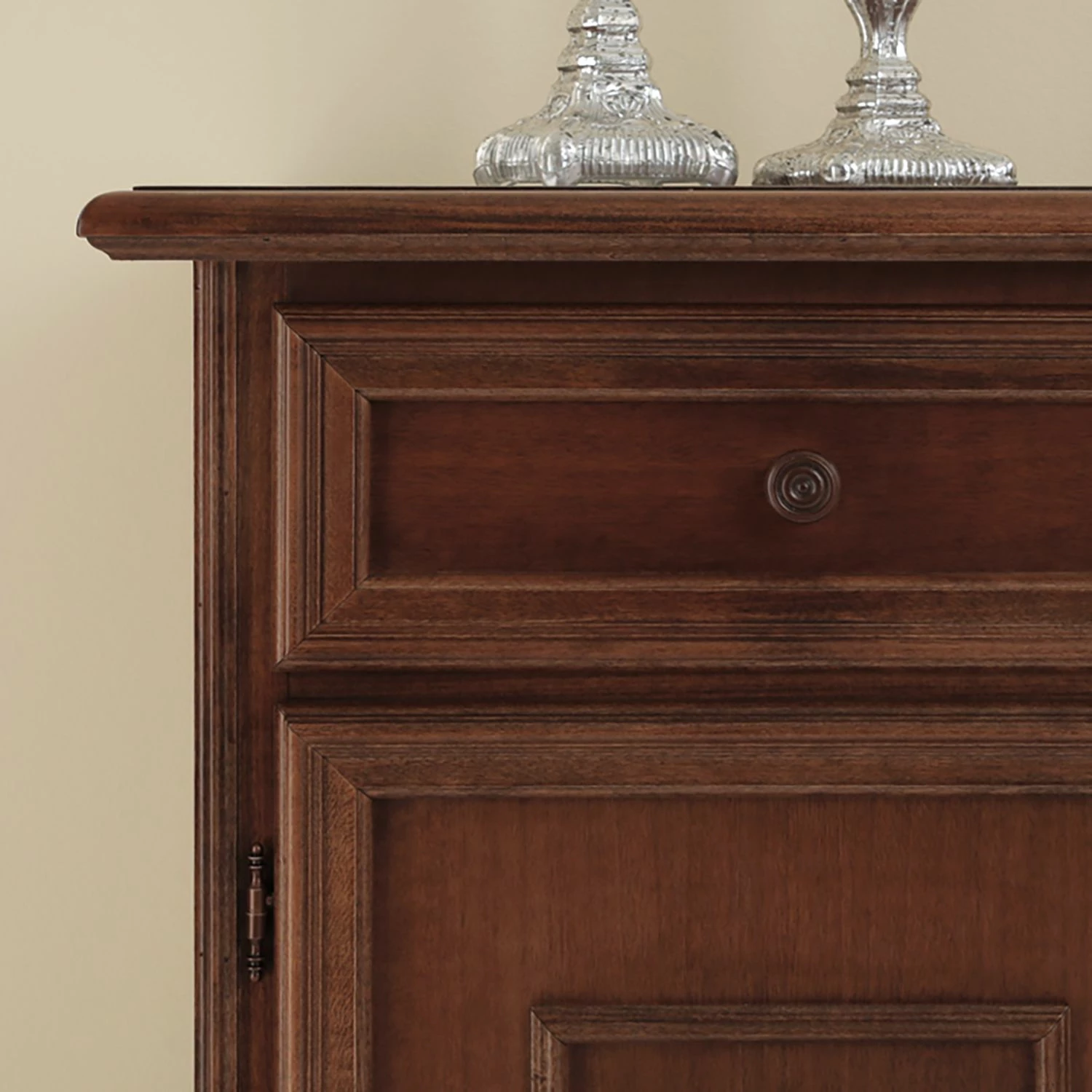 Montreux Buffet Arabella I - Partiellement en tulipier massif -Aspect vieilli teinté et vernis 6 Montreux Buffet Arabella I - Partiellement en tulipier massif -Aspect vieilli teinté et vernis – Image 4