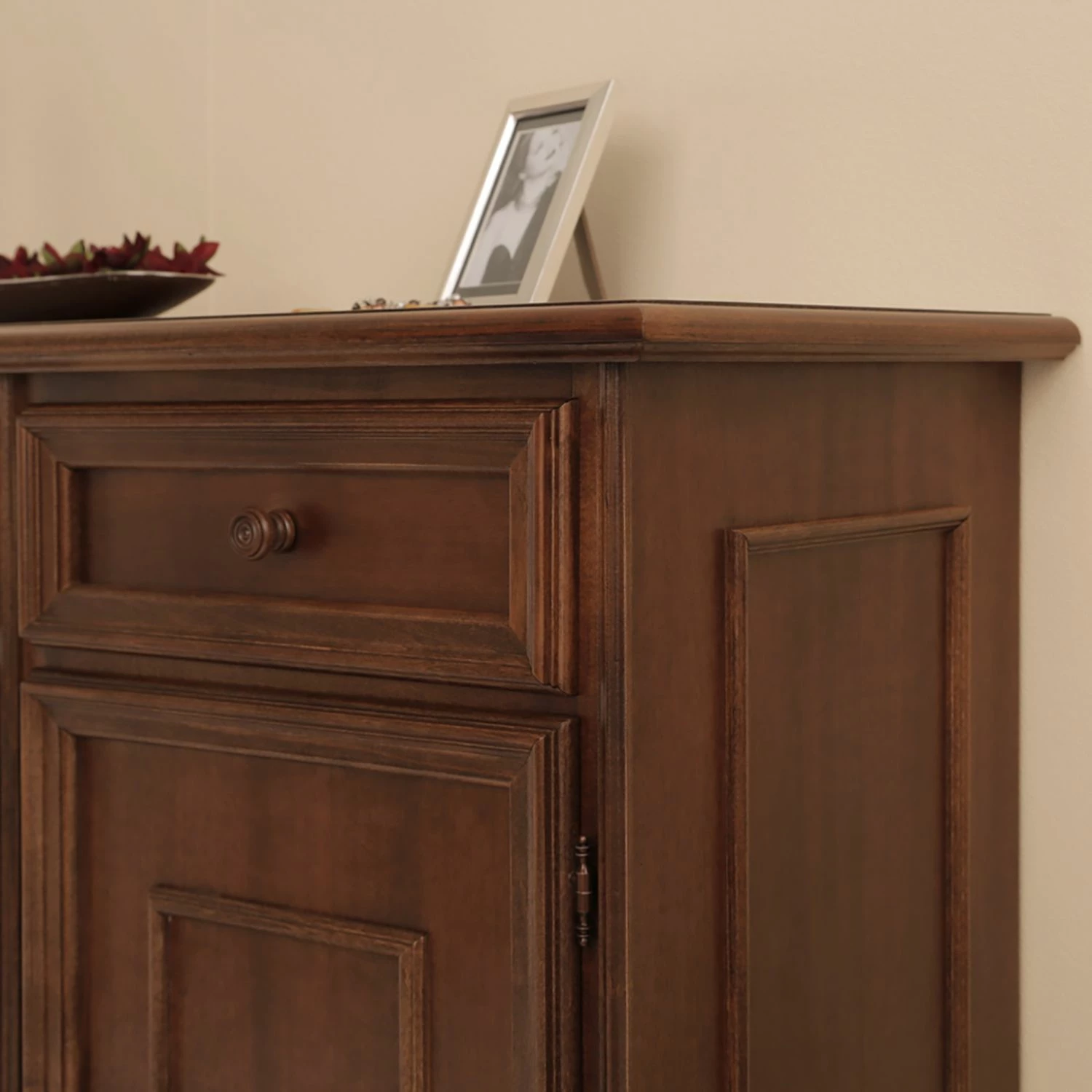 Montreux Buffet Arabella I - Partiellement en tulipier massif -Aspect vieilli teinté et vernis 11 Montreux Buffet Arabella I - Partiellement en tulipier massif -Aspect vieilli teinté et vernis – Image 9