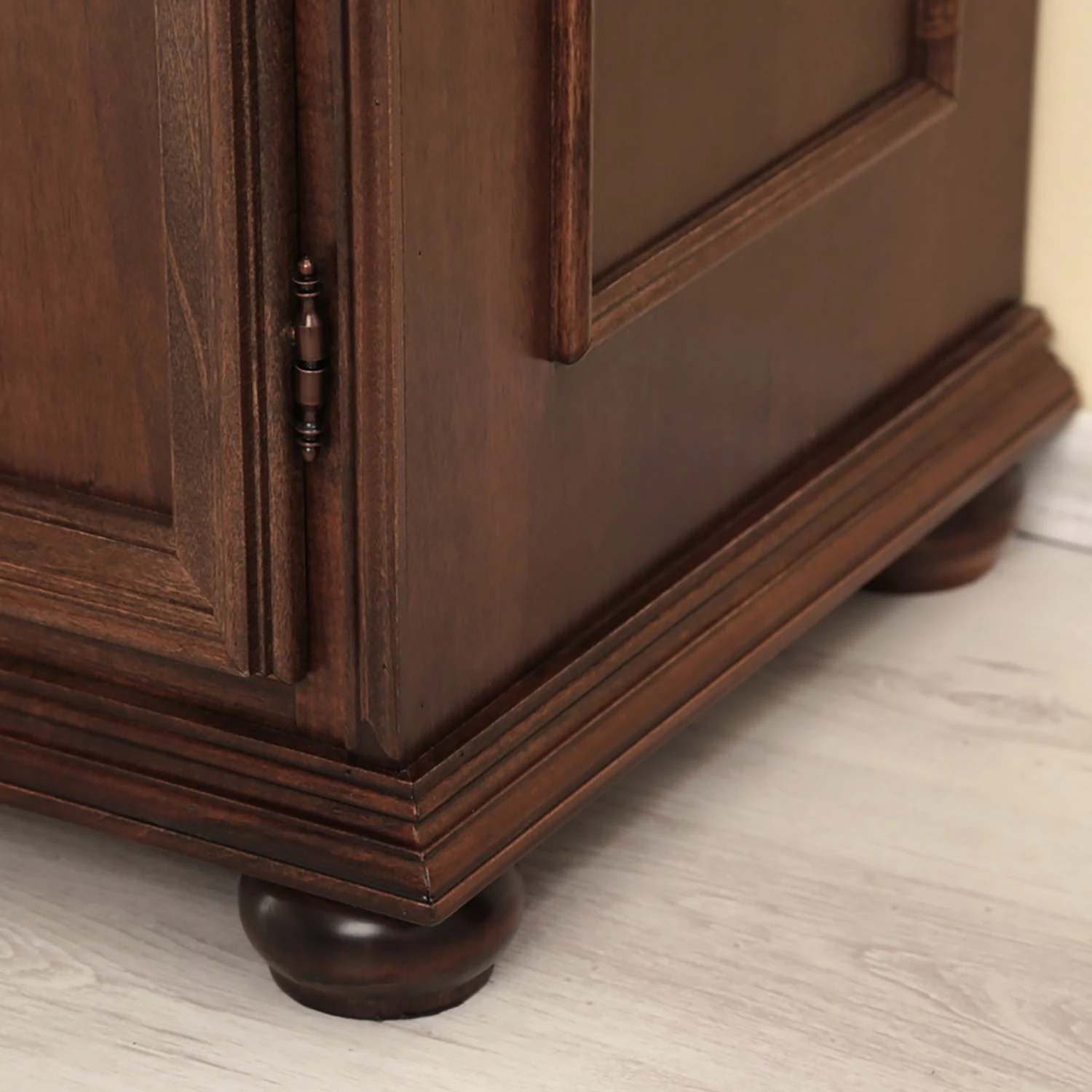 Montreux Buffet Arabella I - Partiellement en tulipier massif -Aspect vieilli teinté et vernis 14 Montreux Buffet Arabella I - Partiellement en tulipier massif -Aspect vieilli teinté et vernis – Image 12