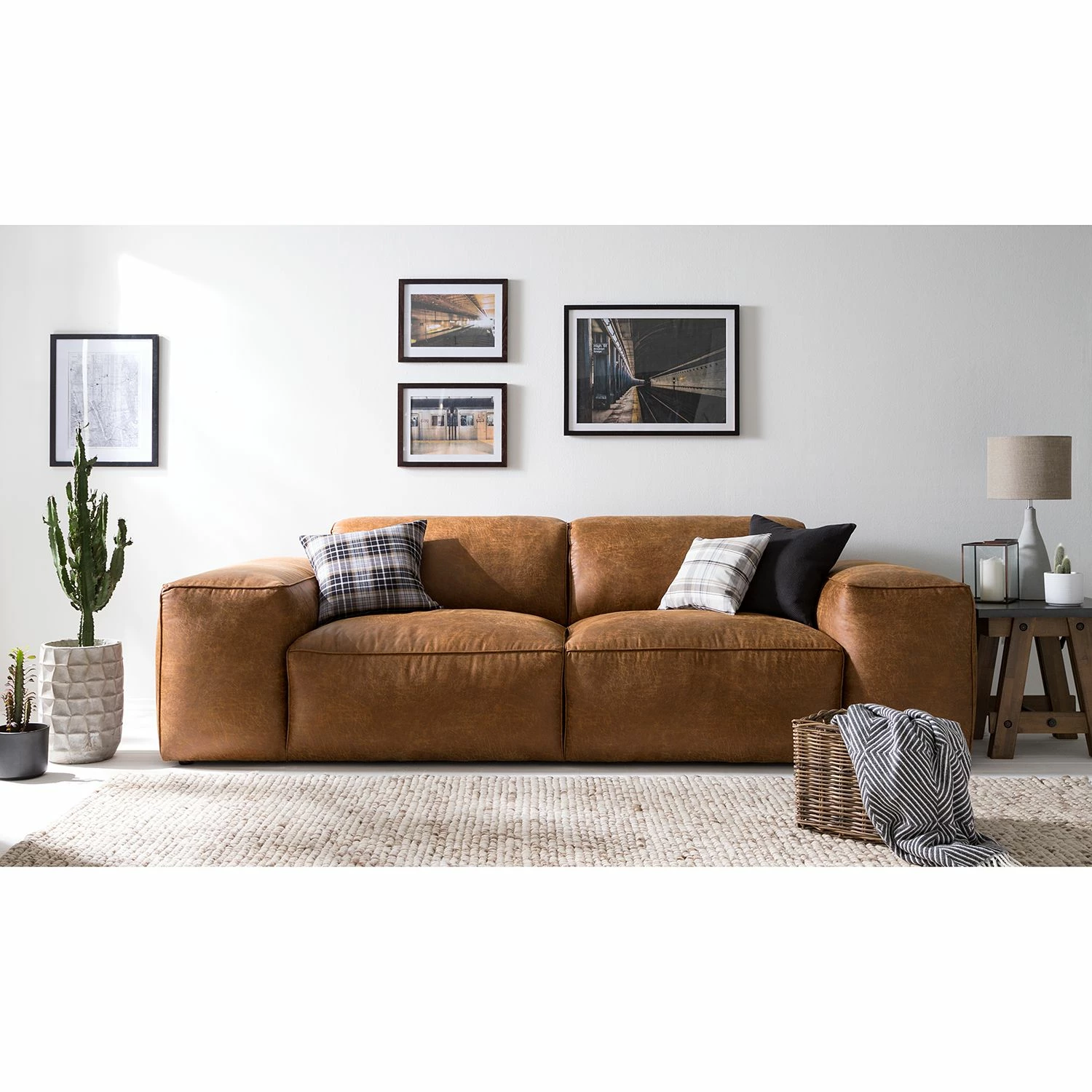 Ars manufacti Grand canapé Burrill Aspect cuir vieilli - Cognac 4 Ars manufacti Grand canapé Burrill Aspect cuir vieilli - Cognac – Image 2