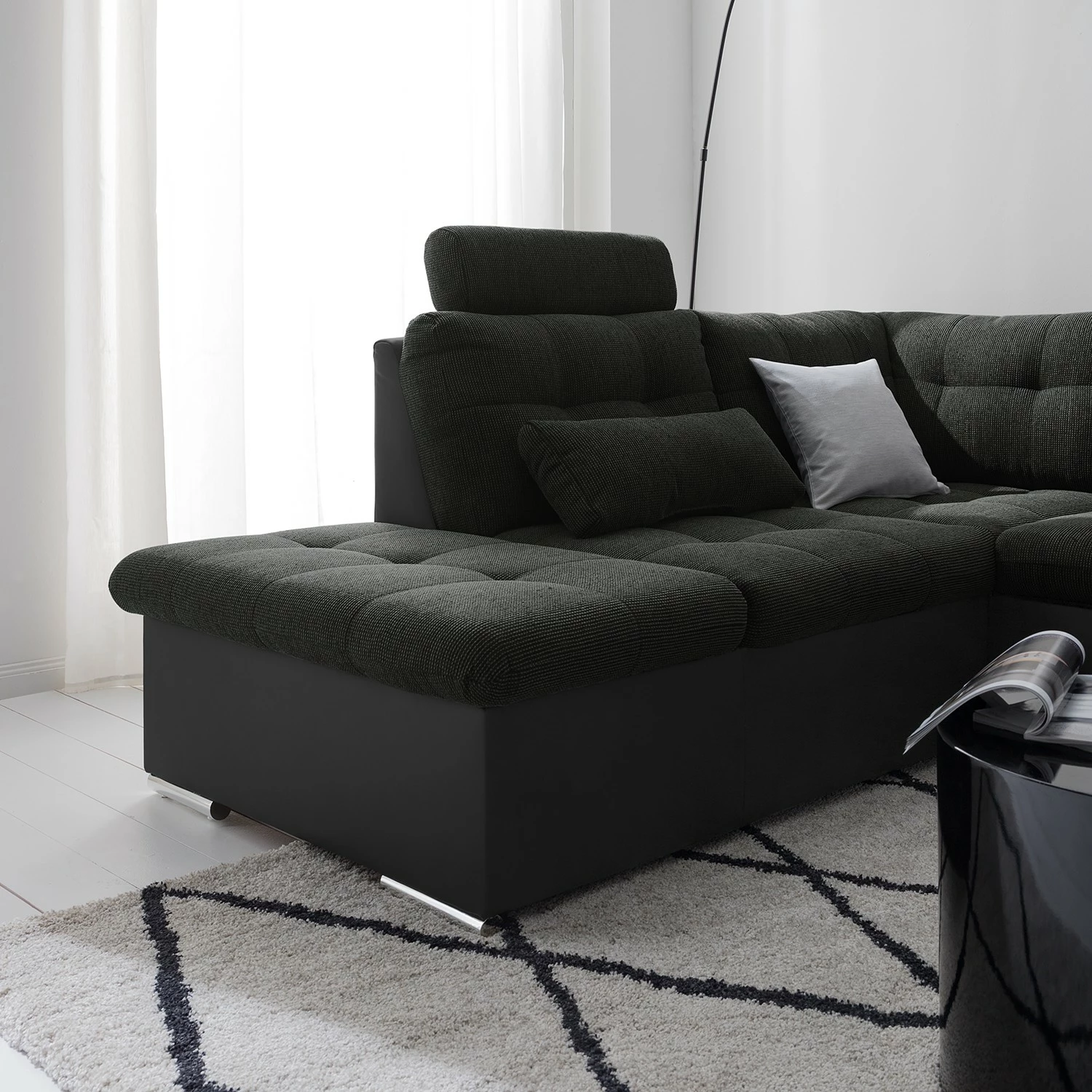 Fredriks Canapé panoramique Puntiro I - Tissu - Cuir synthétique Lilo / Tissu structuré Satur: Noit / Anthracite - Méridienne courte à droite / longue à gauche (vue de face) 18 Fredriks Canapé panoramique Puntiro I - Tissu - Cuir synthétique Lilo / Tissu structuré Satur: Noit / Anthracite - Méridienne courte à droite / longue à gauche (vue de face) – Image 16