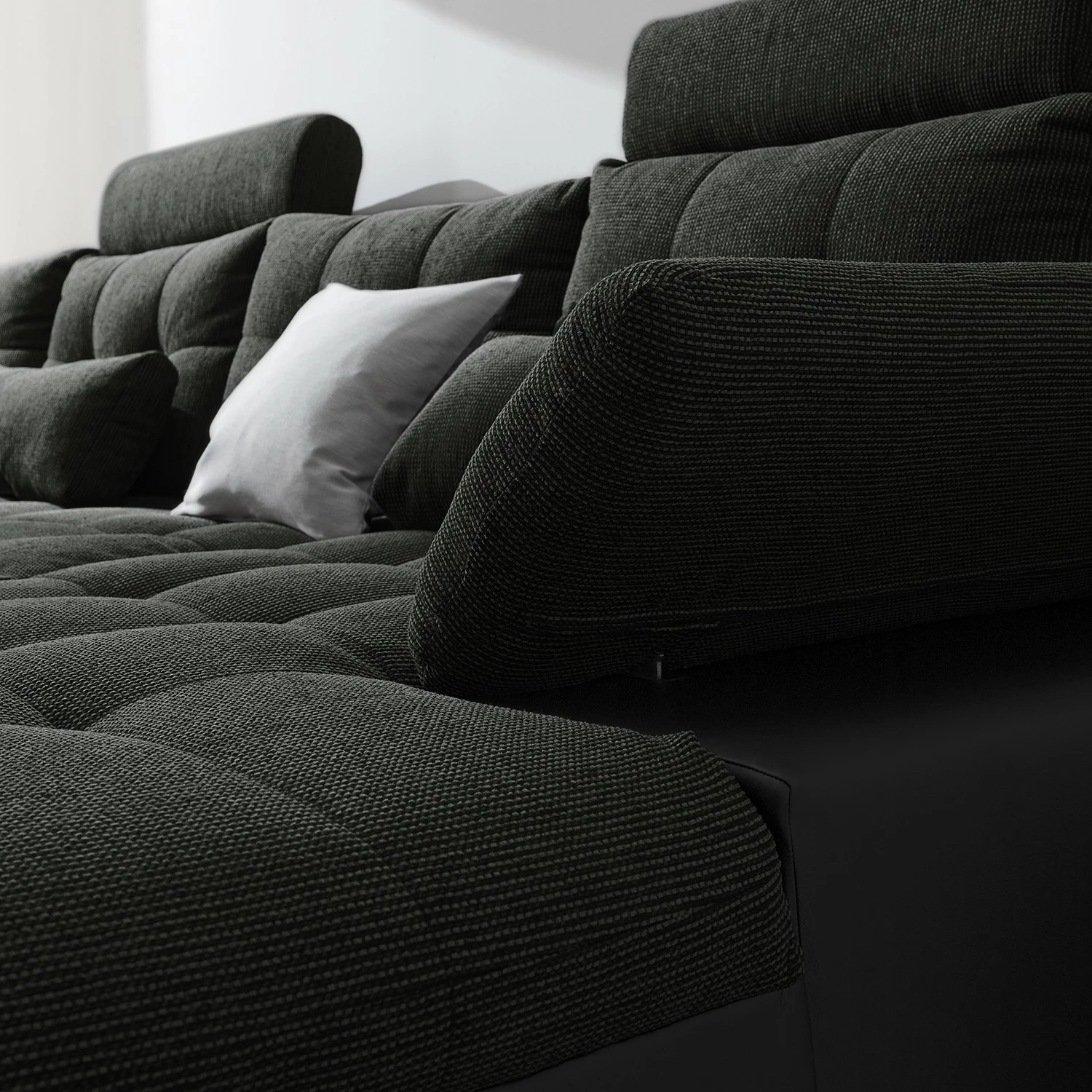 Fredriks Canapé panoramique Puntiro I - Tissu - Cuir synthétique Lilo / Tissu structuré Satur: Noit / Anthracite - Méridienne courte à droite / longue à gauche (vue de face) 21 Fredriks Canapé panoramique Puntiro I - Tissu - Cuir synthétique Lilo / Tissu structuré Satur: Noit / Anthracite - Méridienne courte à droite / longue à gauche (vue de face) – Image 19