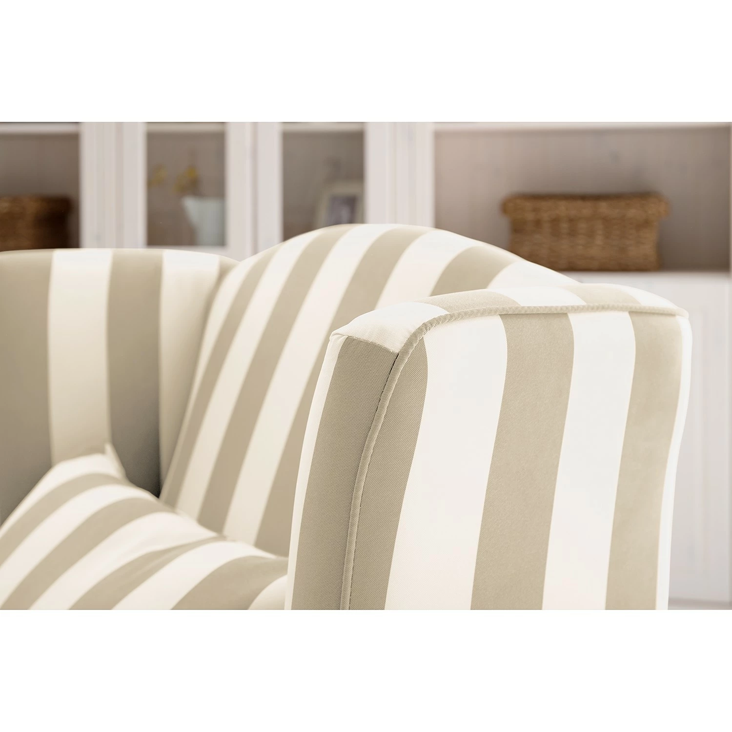 Maison Belfort Fauteuil à oreilles Sofia XXL - Beige / Blanc 9 Maison Belfort Fauteuil à oreilles Sofia XXL - Beige / Blanc – Image 7