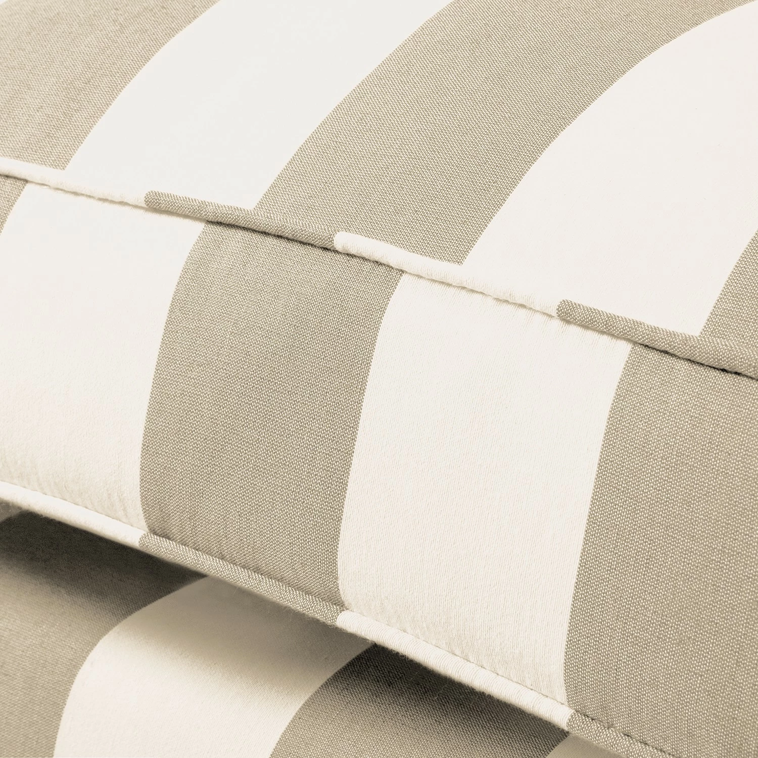 Maison Belfort Fauteuil à oreilles Sofia XXL - Beige / Blanc 11 Maison Belfort Fauteuil à oreilles Sofia XXL - Beige / Blanc – Image 9