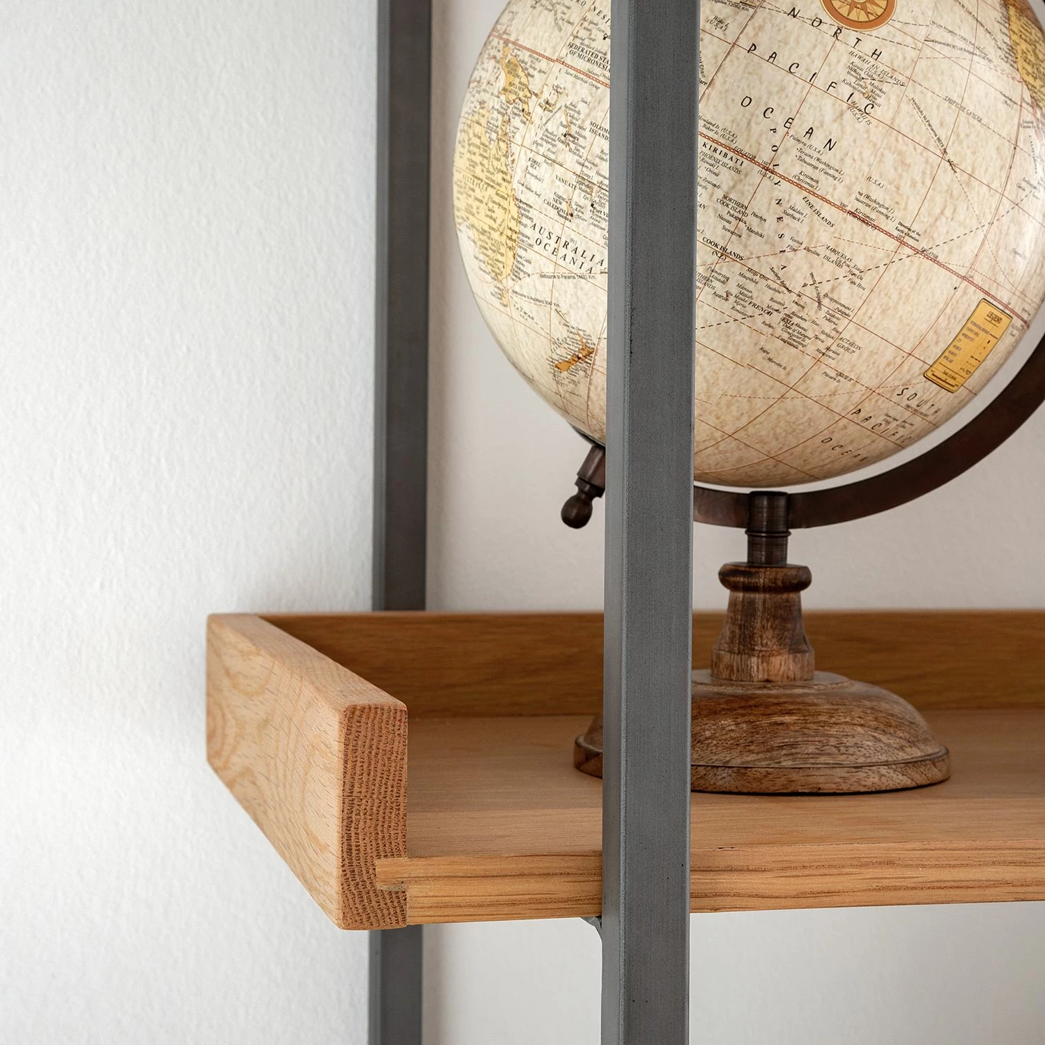 Ars manufacti Bibliothèque Dharai I - Placage en bois véritable / Métal - Chêne / Argenté 10 Ars manufacti Bibliothèque Dharai I - Placage en bois véritable / Métal - Chêne / Argenté – Image 8