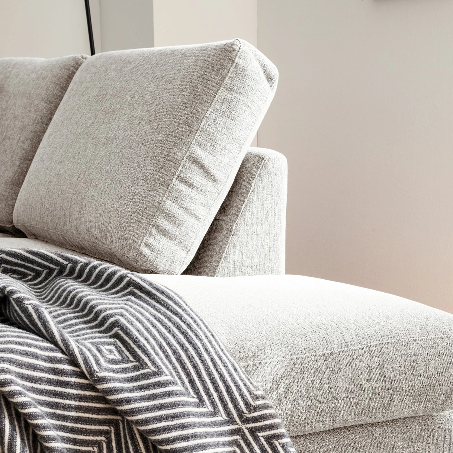 Fredriks Canapé d’angle Cipo II - Galet - Méridienne longue à droite (vue de face) 11 Fredriks Canapé d’angle Cipo II - Galet - Méridienne longue à droite (vue de face) – Image 9