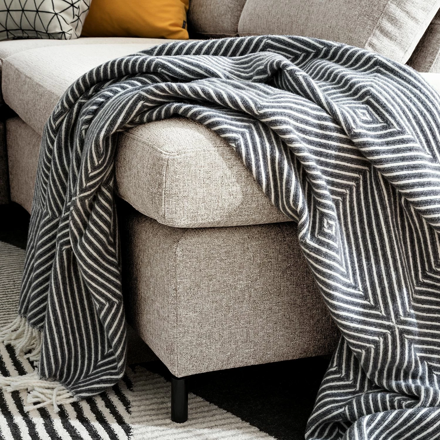 Fredriks Canapé d’angle Cipo II - Galet - Méridienne longue à droite (vue de face) 12 Fredriks Canapé d’angle Cipo II - Galet - Méridienne longue à droite (vue de face) – Image 10