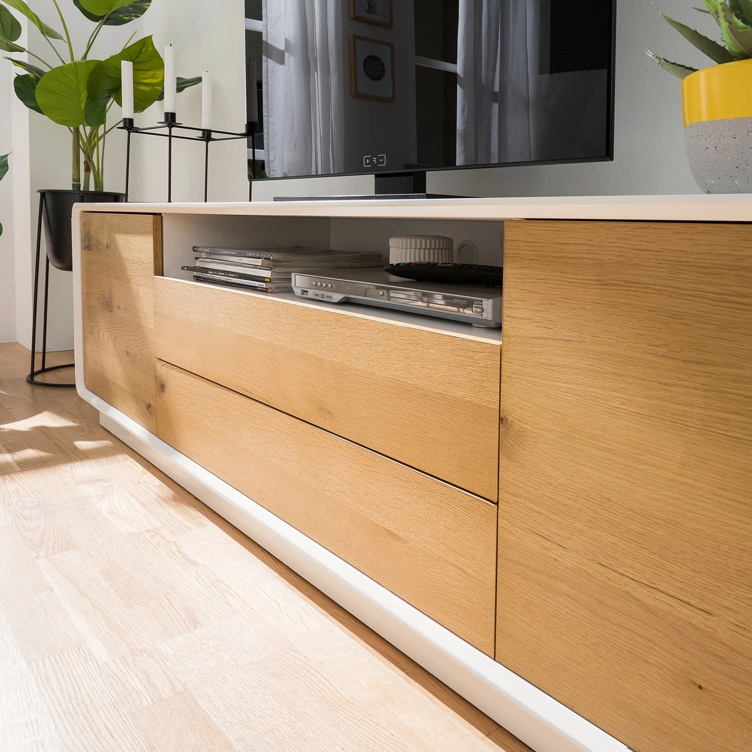 Mørteens Meuble TV Boge II - Chêne rustique / Blanc mat 9 Mørteens Meuble TV Boge II - Chêne rustique / Blanc mat – Image 7