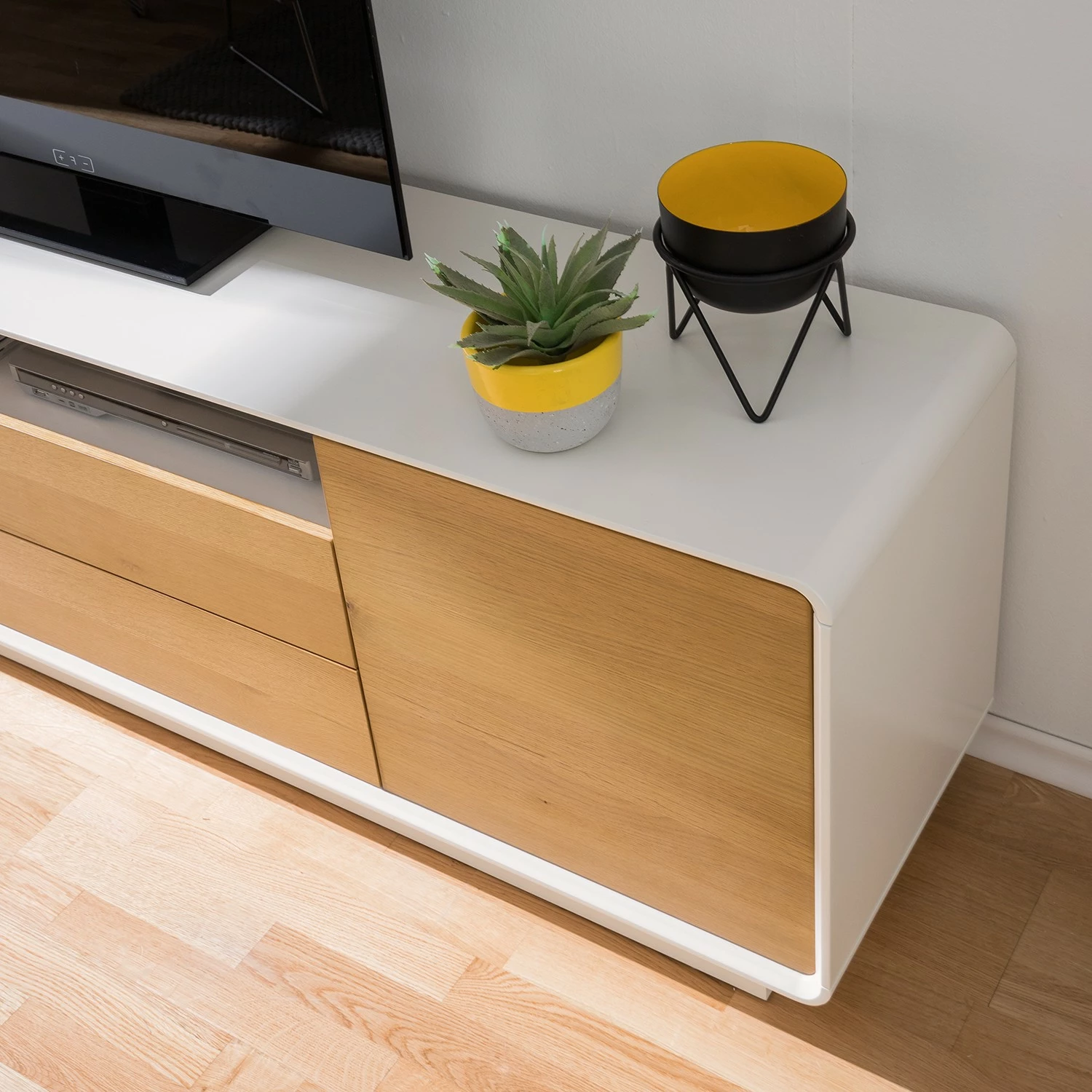 Mørteens Meuble TV Boge II - Chêne rustique / Blanc mat 11 Mørteens Meuble TV Boge II - Chêne rustique / Blanc mat – Image 9