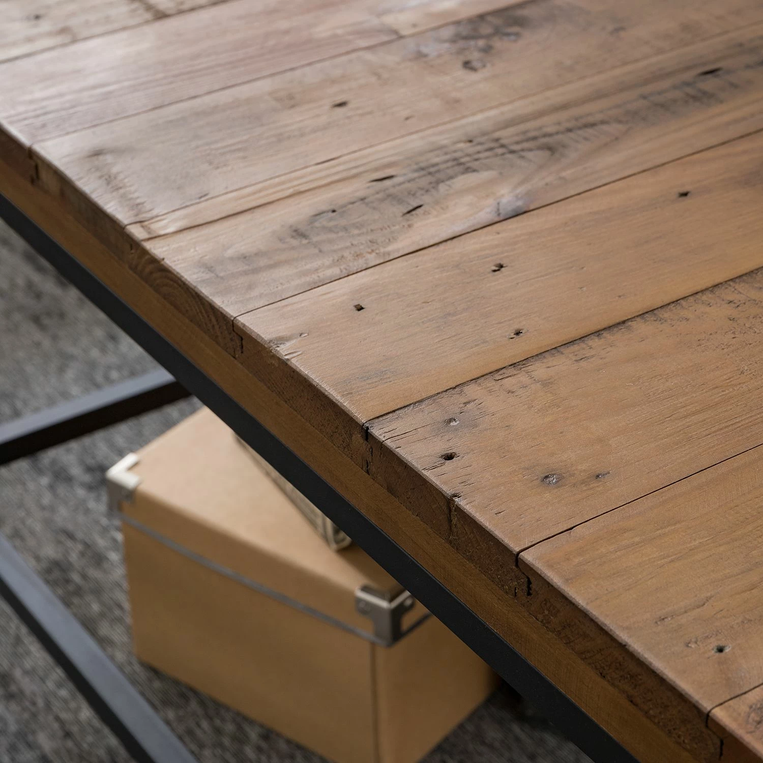 Ars manufacti Table basse Grasby - Pin recyclé / Métal - Pin foncé / Noir 10 Ars manufacti Table basse Grasby - Pin recyclé / Métal - Pin foncé / Noir – Image 8