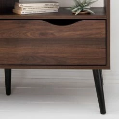 Mørteens Meuble TV Gjora II - Partiellement en hévéa massif - Noyer 26 Mørteens Meuble TV Gjora II - Partiellement en hévéa massif - Noyer -loftscape Boutique 1000123453 190325 11253000004 GALLERYIMAGES P000000001000123453