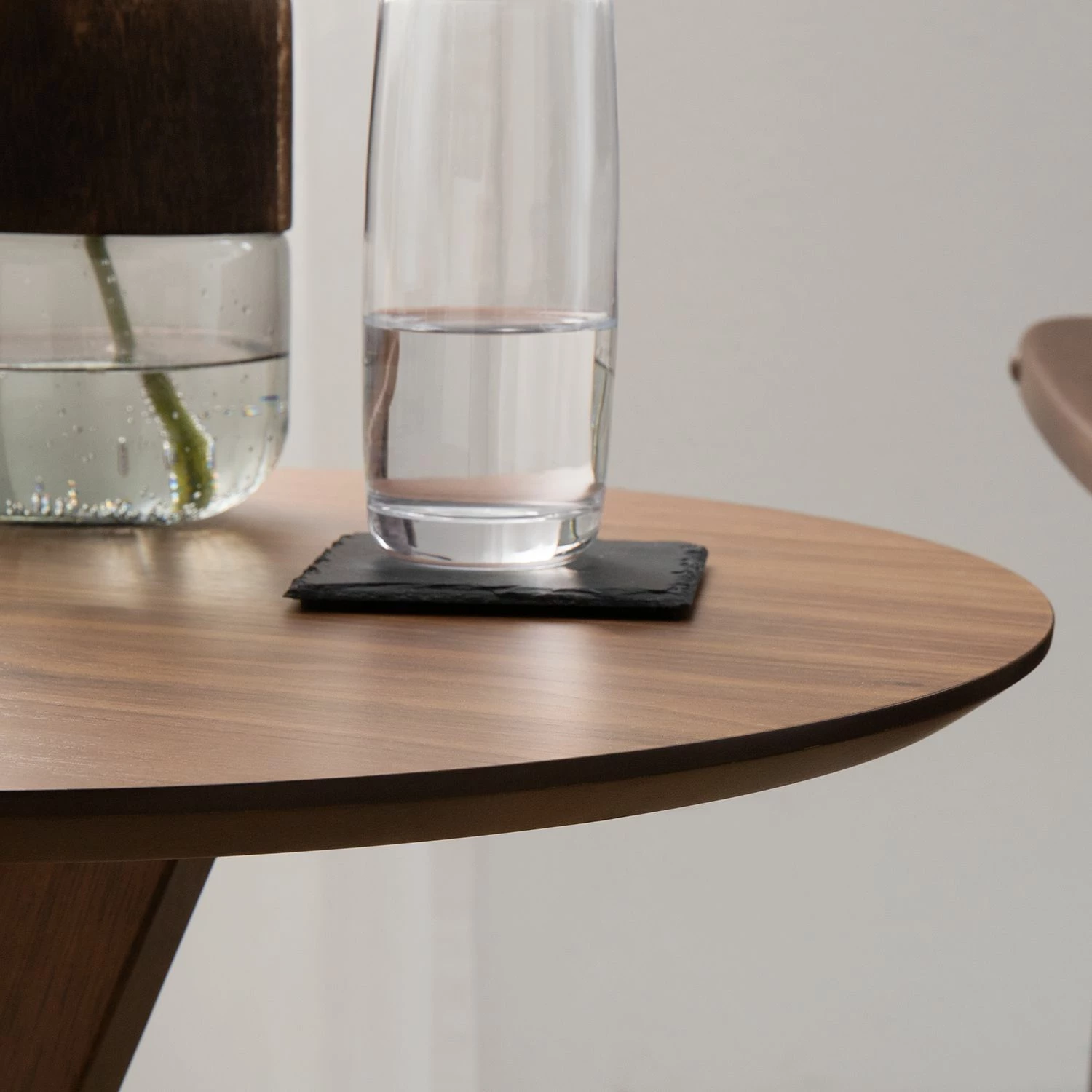 Mørteens Bout de canapé Chicky - Partiellement en hévéa massif - Placage noyer véritable 13 Mørteens Bout de canapé Chicky - Partiellement en hévéa massif - Placage noyer véritable – Image 11