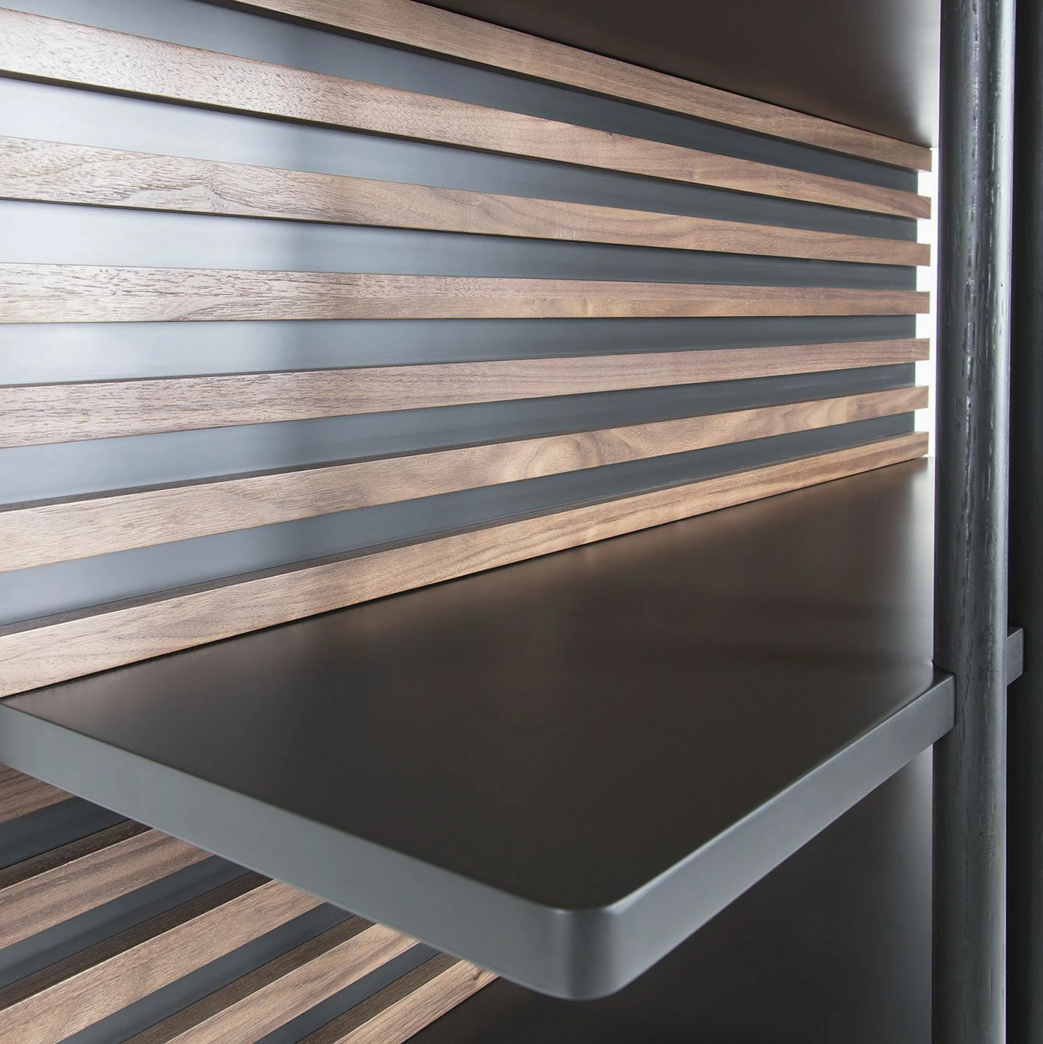 Norrwood Étagère Kipra - Noyer contreplaqué - Graphite 7 Norrwood Étagère Kipra - Noyer contreplaqué - Graphite – Image 5