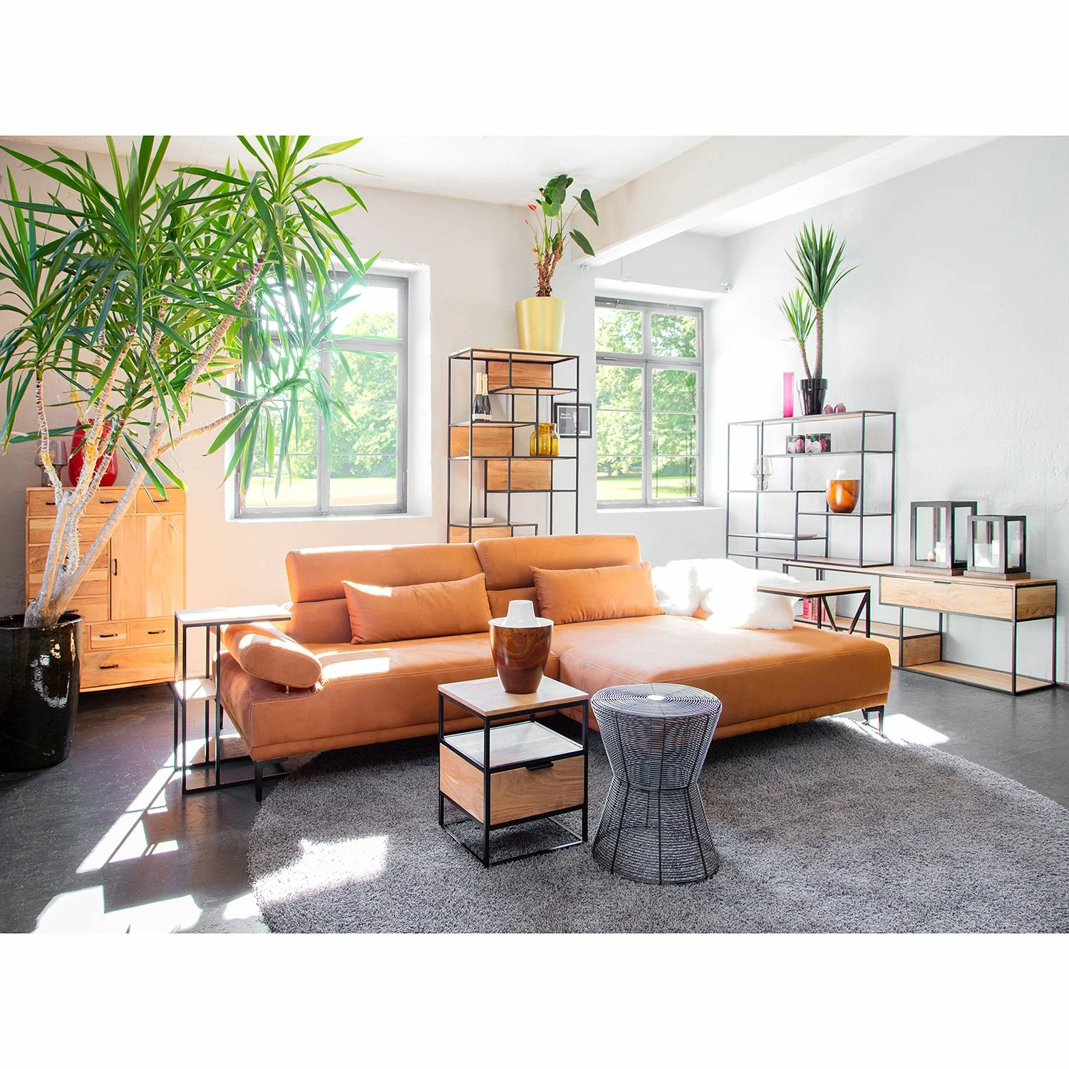 Red Living Bout de canapé Mello - Acacia massif - Acacia naturel / Noir 4 Red Living Bout de canapé Mello - Acacia massif - Acacia naturel / Noir – Image 2