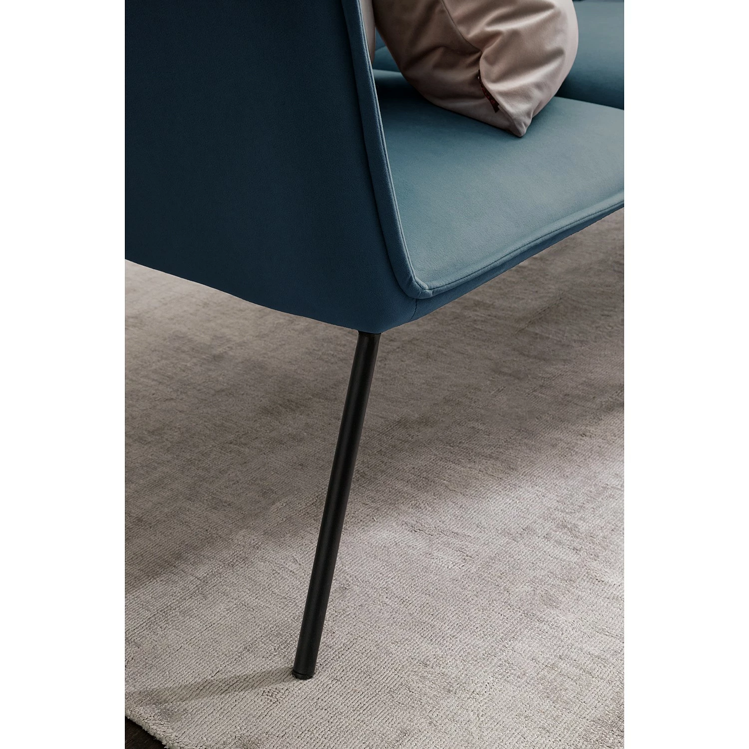 Jack & Alice Canapé Dorado (2 places) - Velours - Bleu marine 15 Jack & Alice Canapé Dorado (2 places) - Velours - Bleu marine – Image 13