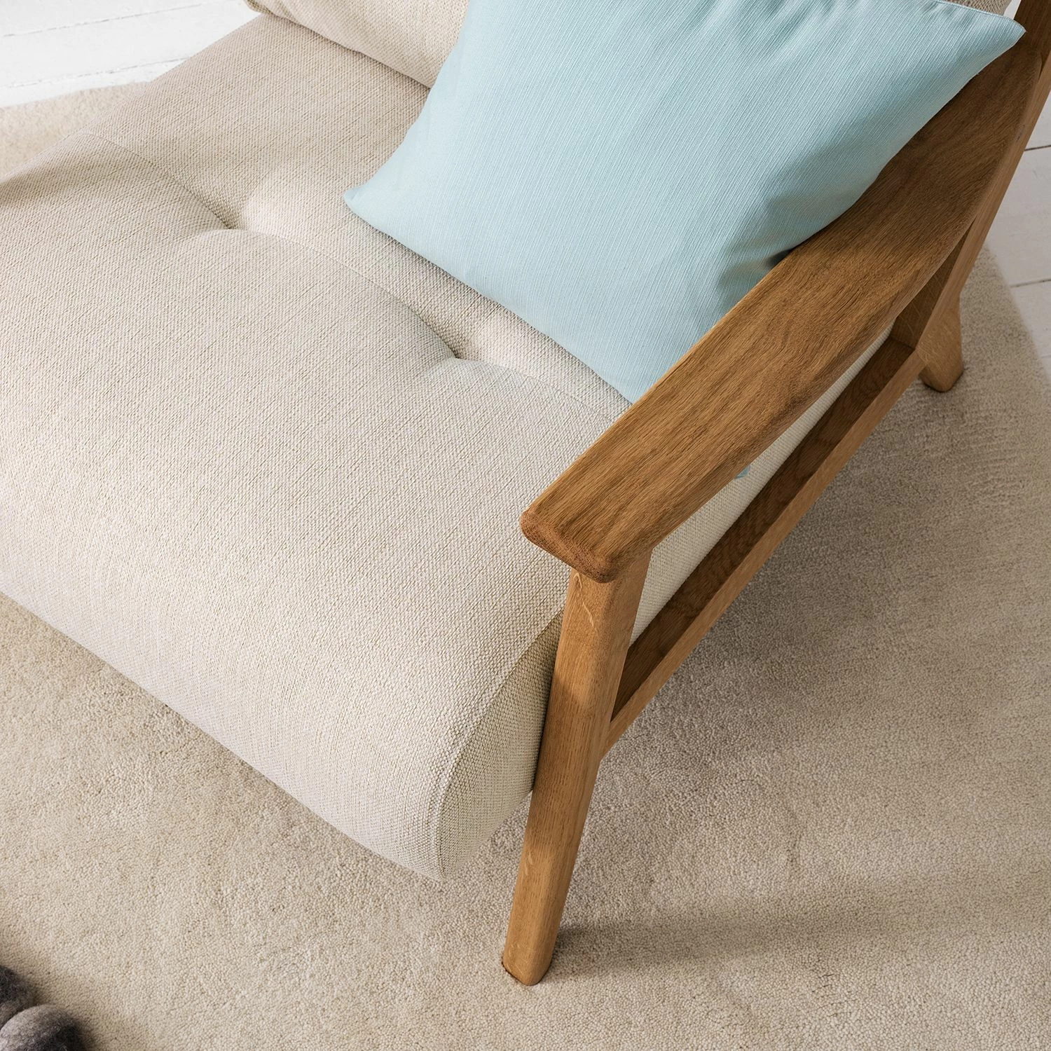 Studio Copenhagen Fauteuil TIMON - Tissu Saia: Beige 13 Studio Copenhagen Fauteuil TIMON - Tissu Saia: Beige – Image 11