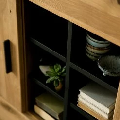 Naturoo Buffet haut Kiah II - Chêne à nœuds massif 17 Naturoo Buffet haut Kiah II - Chêne à nœuds massif -loftscape Boutique 1000160255 200811 14170801863 DETAILS P000000001000160255