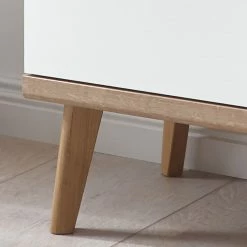 Norrwood Vitrine colonne Gyland - Blanc matt / Imitation chêne Riviera -loftscape Boutique 1000164010 190307 08392300071 GALLERYIMAGES P000000001000164010