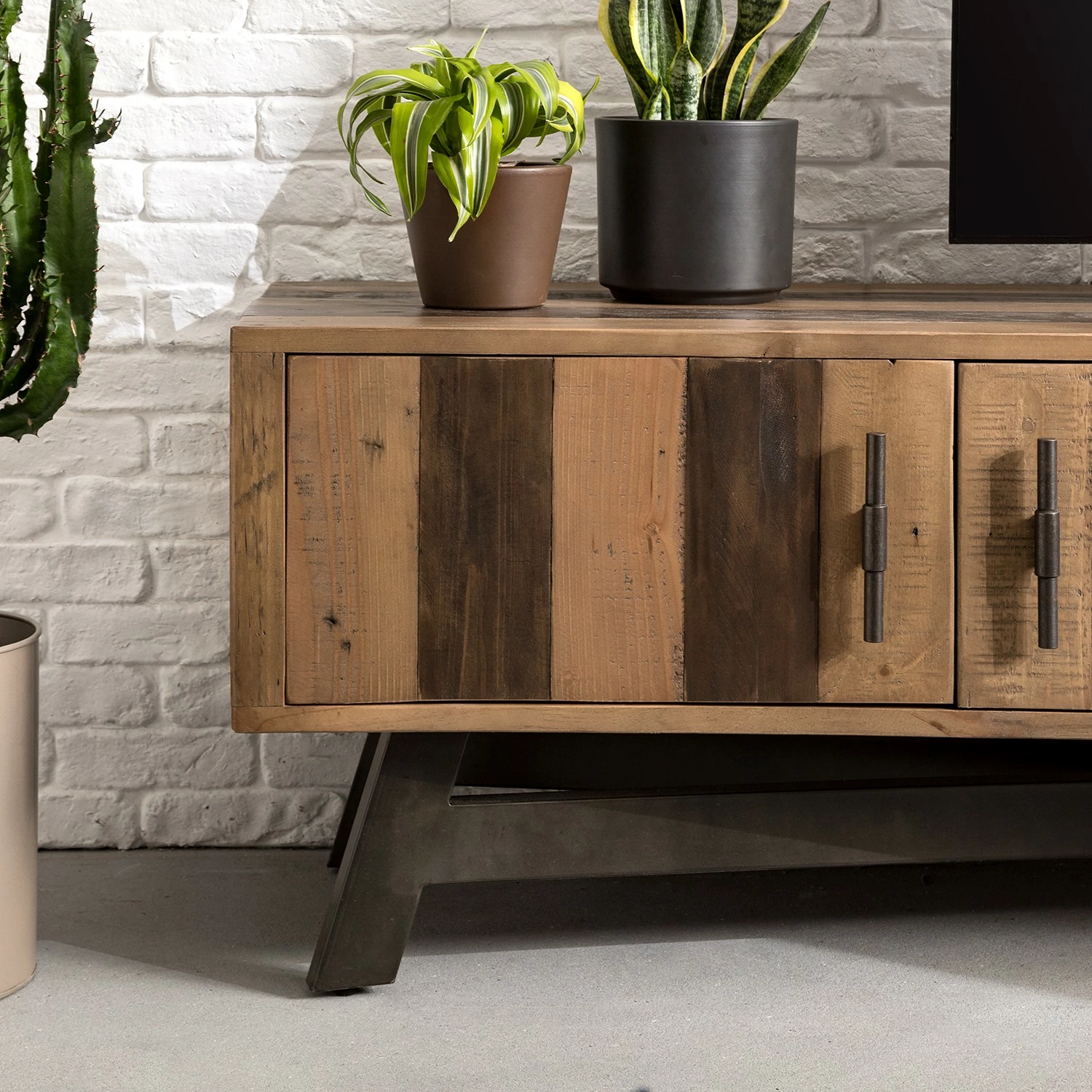 Ars manufacti Meuble TV Tamati III - Pin massif / Fer - Pin / Noir 17 Ars manufacti Meuble TV Tamati III - Pin massif / Fer - Pin / Noir – Image 15