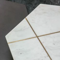 Jack & Alice Bout de canapé Suso - Marbre / Métal - Marbre blanc / Noir 12 Jack & Alice Bout de canapé Suso - Marbre / Métal - Marbre blanc / Noir -loftscape Boutique 1000172973 220728 022 MOOD DETAILS P000000001000172973 mood