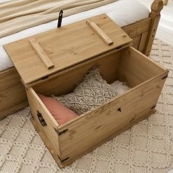 Maison Belfort Coffre Finca Rustica - Pin massif - Epicéa naturel -loftscape Boutique 1000178021 200507 14113100002 MOOD DETAILS P000000001000178021 mood