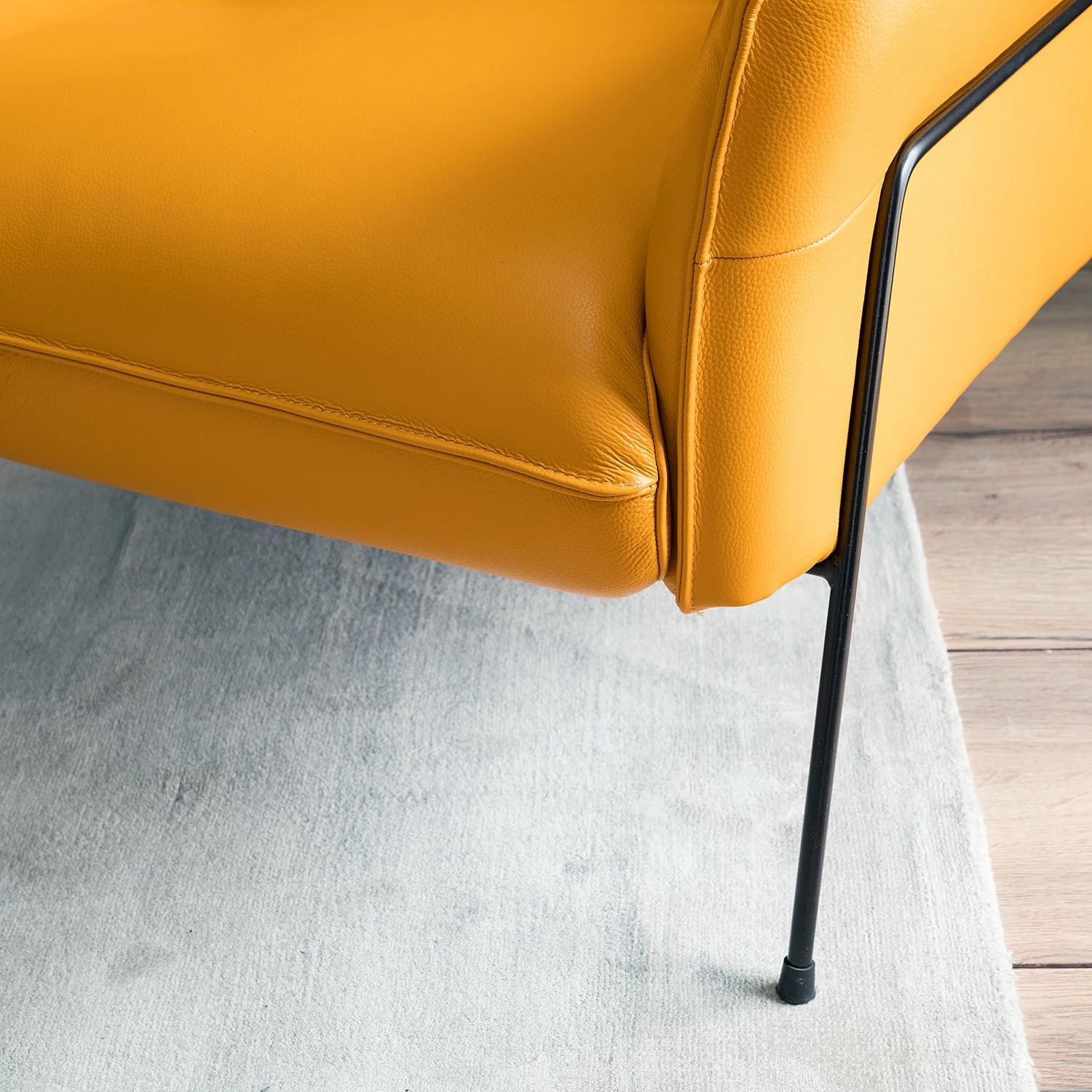 Studio Copenhagen Fauteuil Knokke II - Cuir véritable - Jaune doré 14 Studio Copenhagen Fauteuil Knokke II - Cuir véritable - Jaune doré – Image 12