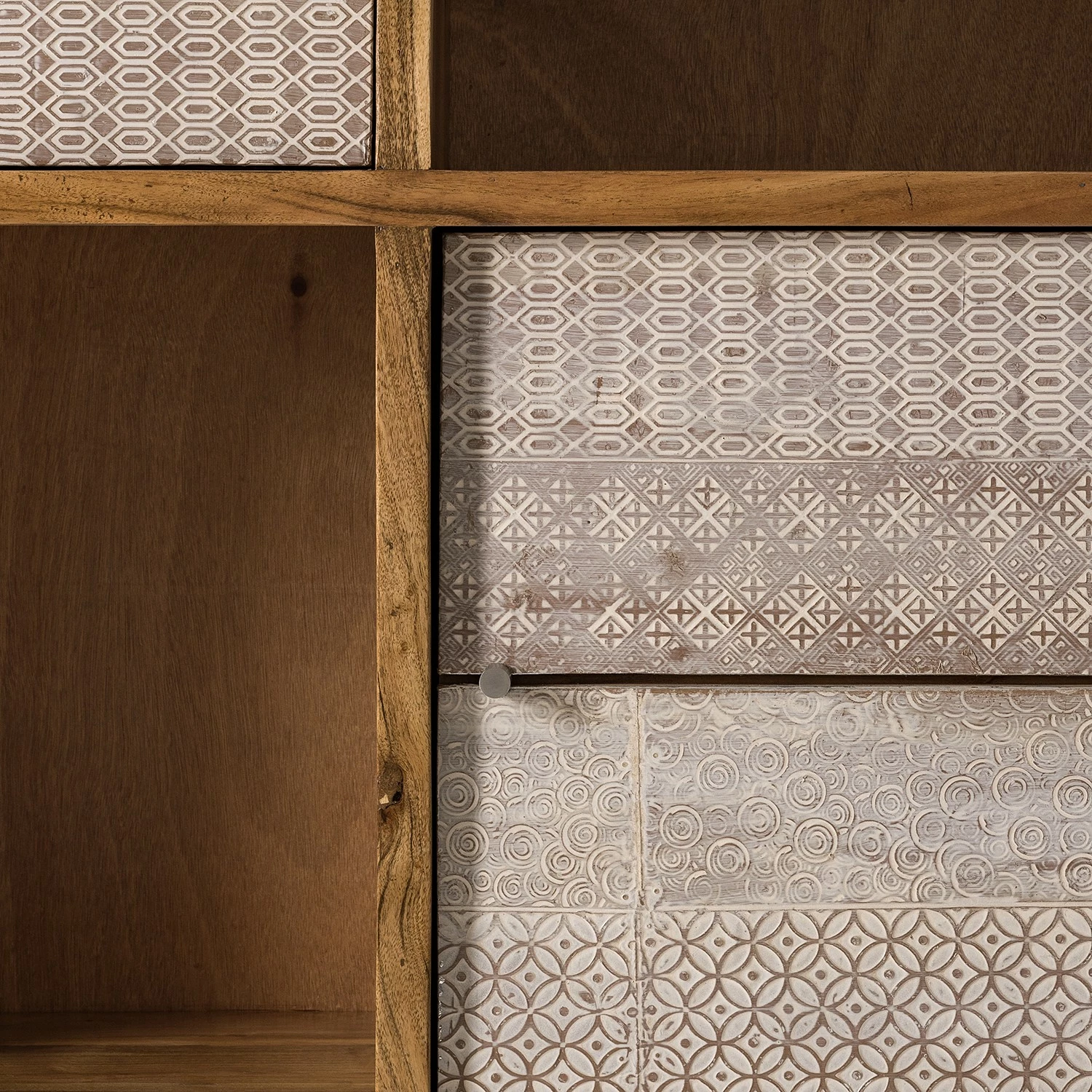 Ars manufacti Buffet haut Buuda - Partiellement en acacia massif - Écru / Acacia 15 Ars manufacti Buffet haut Buuda - Partiellement en acacia massif - Écru / Acacia – Image 13