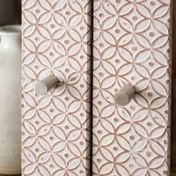 Ars manufacti Vitrine Buuda - Partiellement en acacia massif - Écru / Acacia 27 Ars manufacti Vitrine Buuda - Partiellement en acacia massif - Écru / Acacia -loftscape Boutique 1000182056 200227 06193200020 MOOD DETAILS P000000001000182056 mood