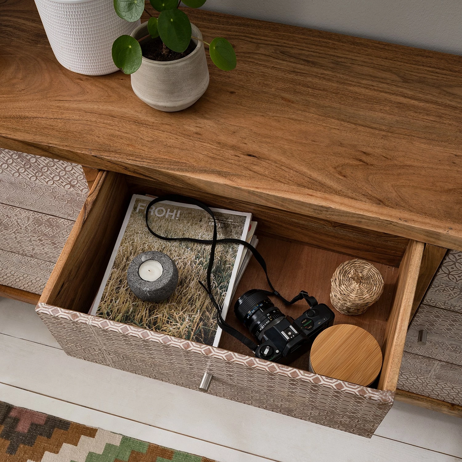 Ars manufacti Buffet bas Buuda - Partiellement en acacia massif - Écru / Acacia 6 Ars manufacti Buffet bas Buuda - Partiellement en acacia massif - Écru / Acacia – Image 4