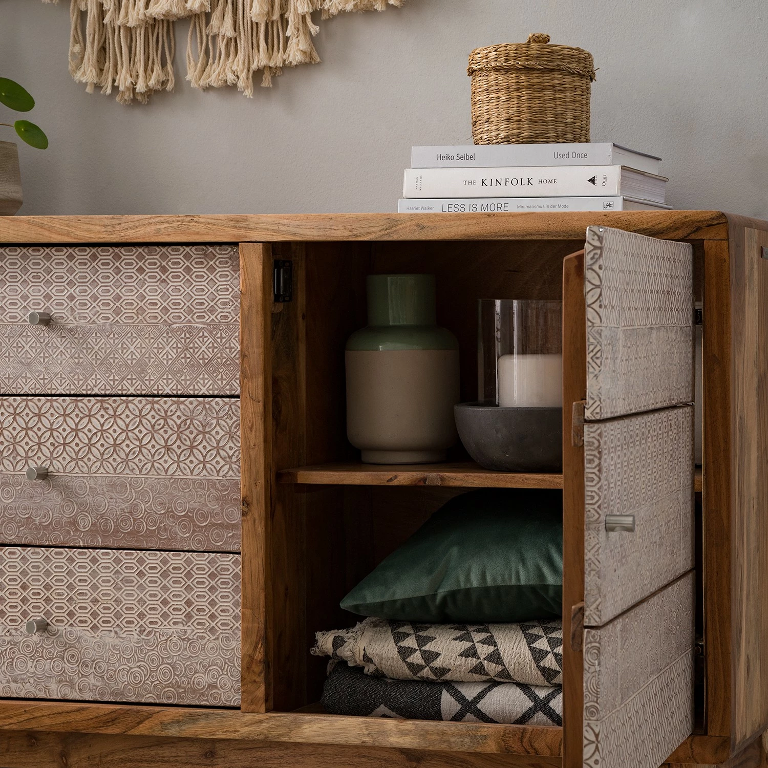 Ars manufacti Buffet bas Buuda - Partiellement en acacia massif - Écru / Acacia 7 Ars manufacti Buffet bas Buuda - Partiellement en acacia massif - Écru / Acacia – Image 5