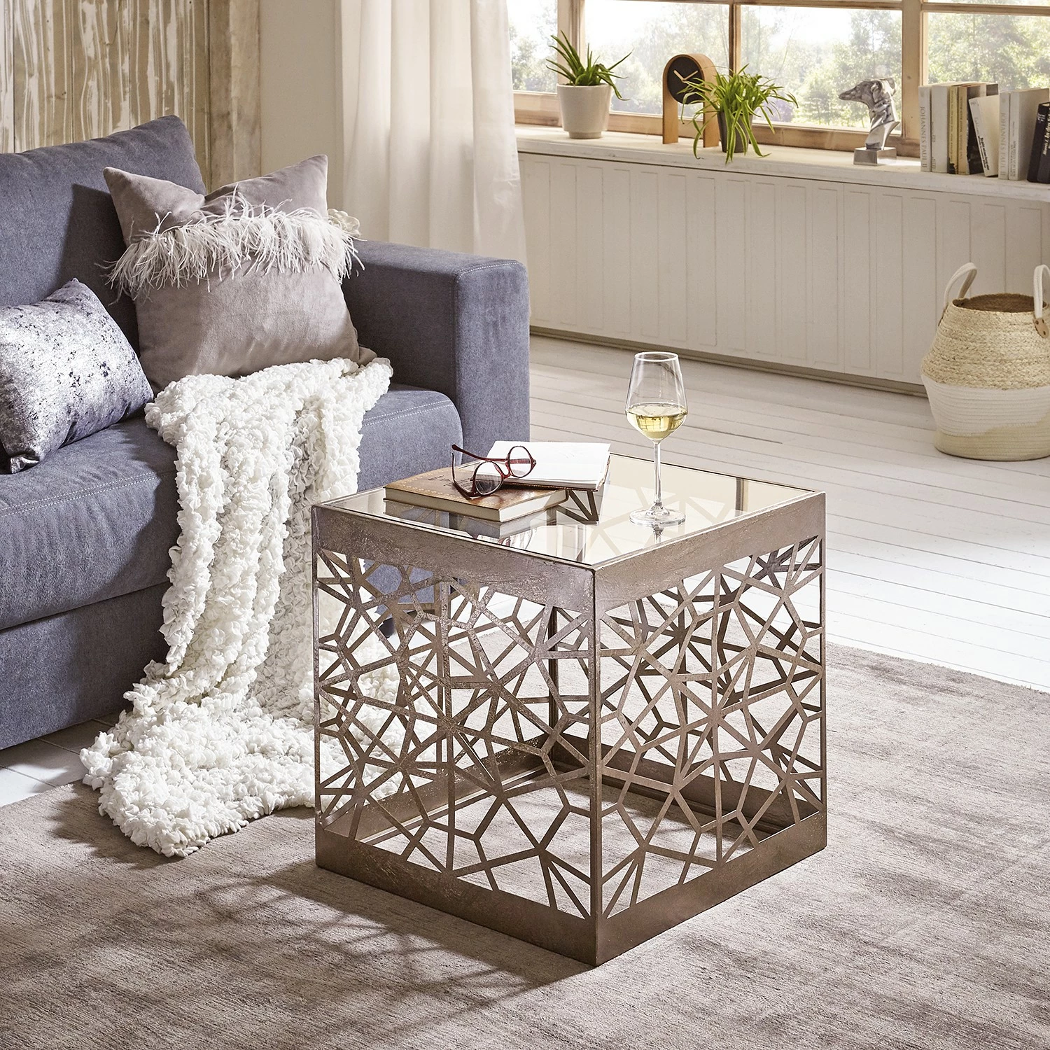 Red Living Bout de canapé Lindsfors I - Verre / Acier - Bronze vieilli 4 Red Living Bout de canapé Lindsfors I - Verre / Acier - Bronze vieilli – Image 2