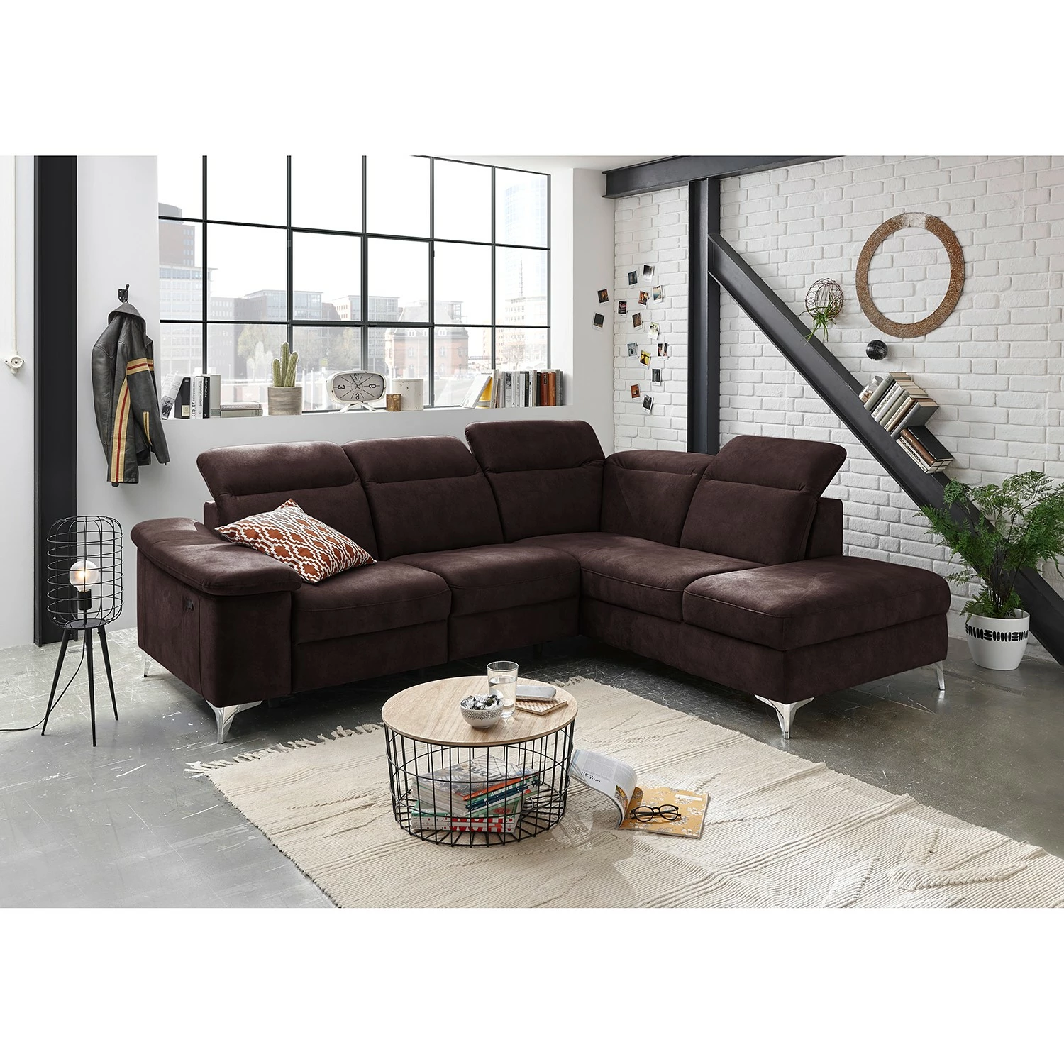 Fredriks Canapé d’angle Tolar - Microfibre Salvo: Aubergine - Méridienne longue à droite (vue de face) 4 Fredriks Canapé d’angle Tolar - Microfibre Salvo: Aubergine - Méridienne longue à droite (vue de face) – Image 2