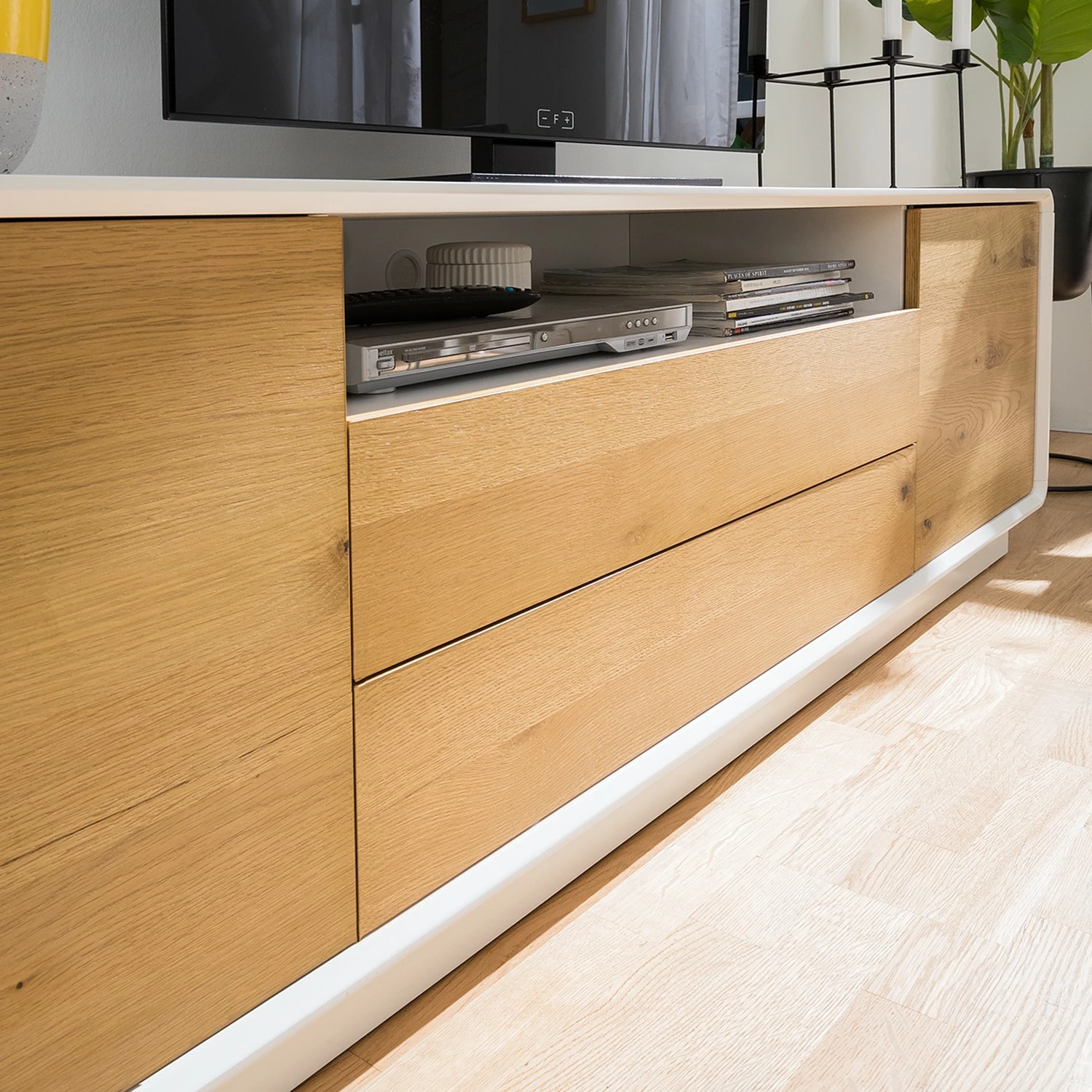 Mørteens Ensemble meubles TV Boge (2 éléments ) - Placage en chêne véritable - Chêne à nœuds / Blanc mat 11 Mørteens Ensemble meubles TV Boge (2 éléments ) - Placage en chêne véritable - Chêne à nœuds / Blanc mat – Image 9