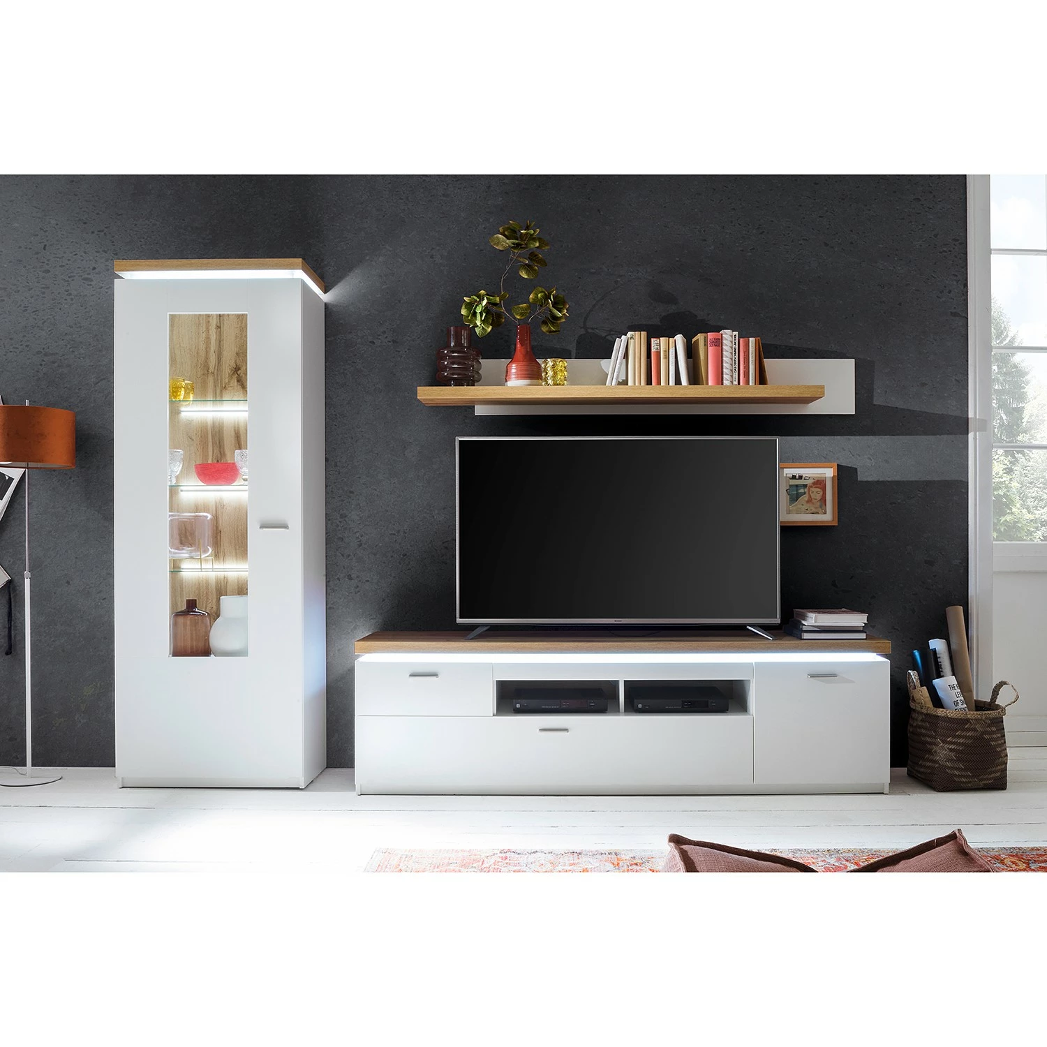 Loftscape Meuble TV Mundai - Avec éclairage - Blanc / Imitation chêne de Wotan - Largeur : 196 cm 5 Loftscape Meuble TV Mundai - Avec éclairage - Blanc / Imitation chêne de Wotan - Largeur : 196 cm – Image 3