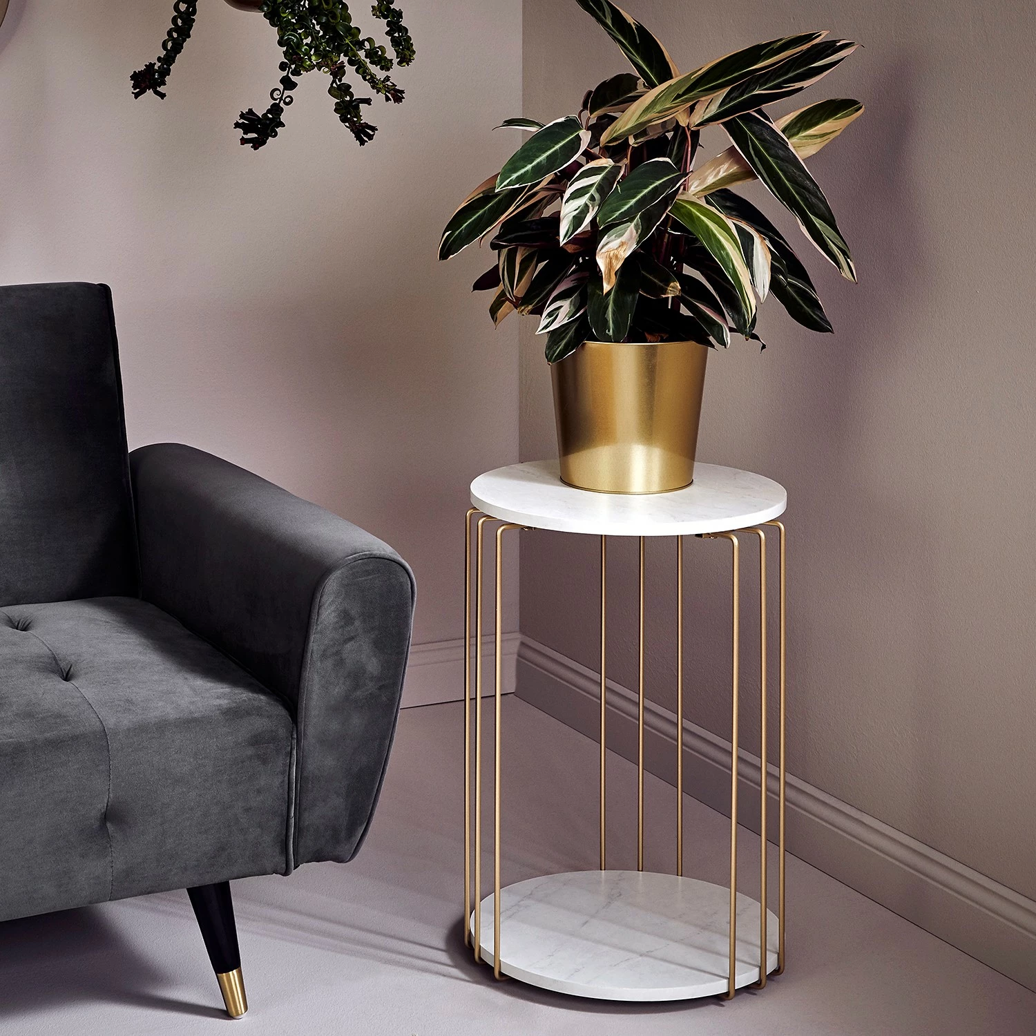 Jahnke Bout de canapé String - Imitation marbre blanc / Doré 4 Jahnke Bout de canapé String - Imitation marbre blanc / Doré – Image 2