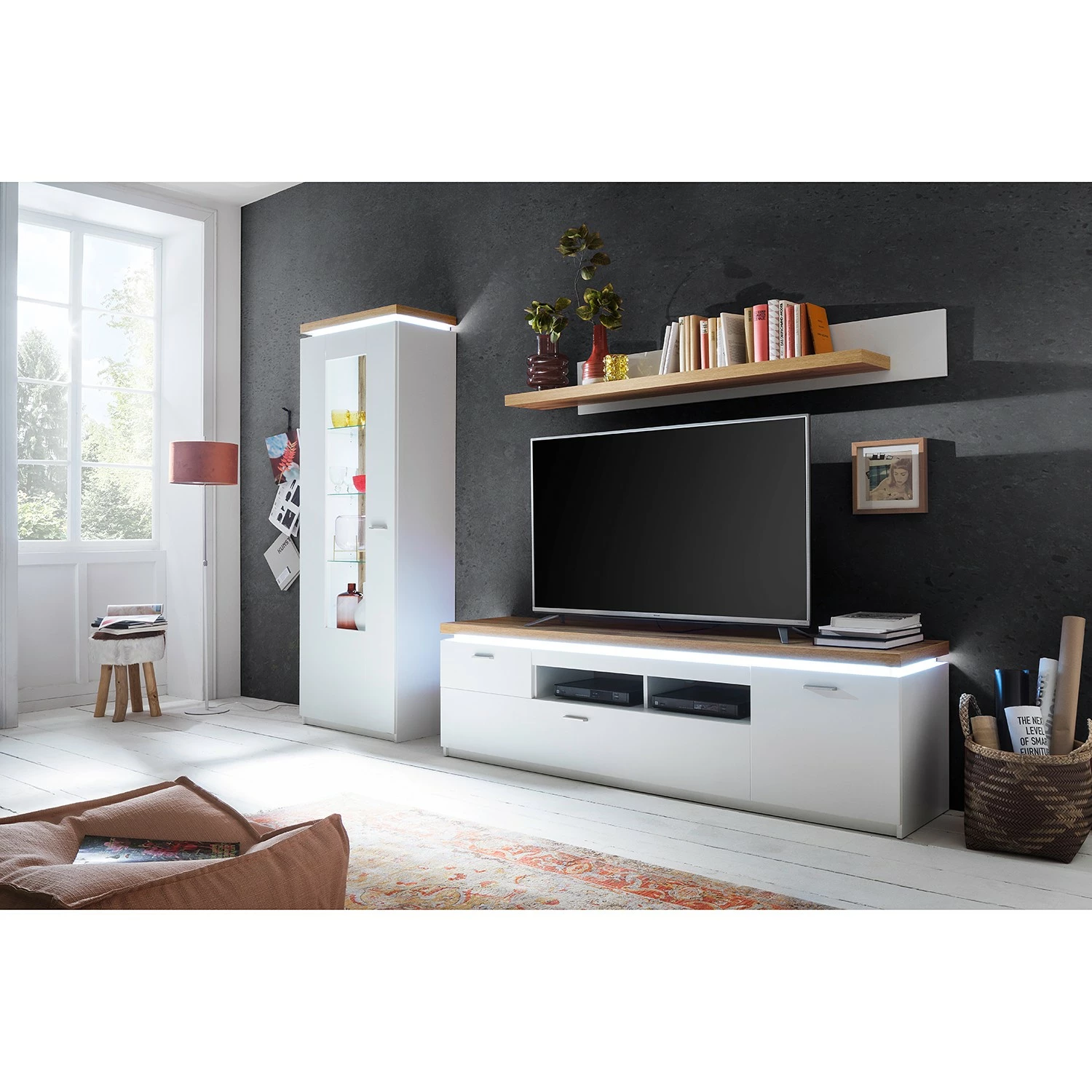 Loftscape Ensemble meubles TV Mundai I (3 élém.) - Avec éclairage - Blanc / Imitation chêne de Wotan 4 Loftscape Ensemble meubles TV Mundai I (3 élém.) - Avec éclairage - Blanc / Imitation chêne de Wotan – Image 2