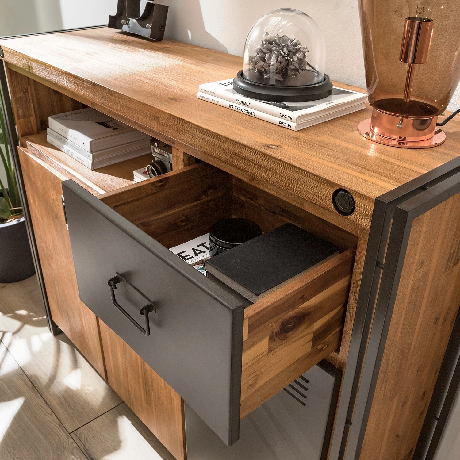 Ars manufacti Buffet Manchester VII - Acacia massif / Métal - Acacia / Anthracite 13 Ars manufacti Buffet Manchester VII - Acacia massif / Métal - Acacia / Anthracite – Image 11