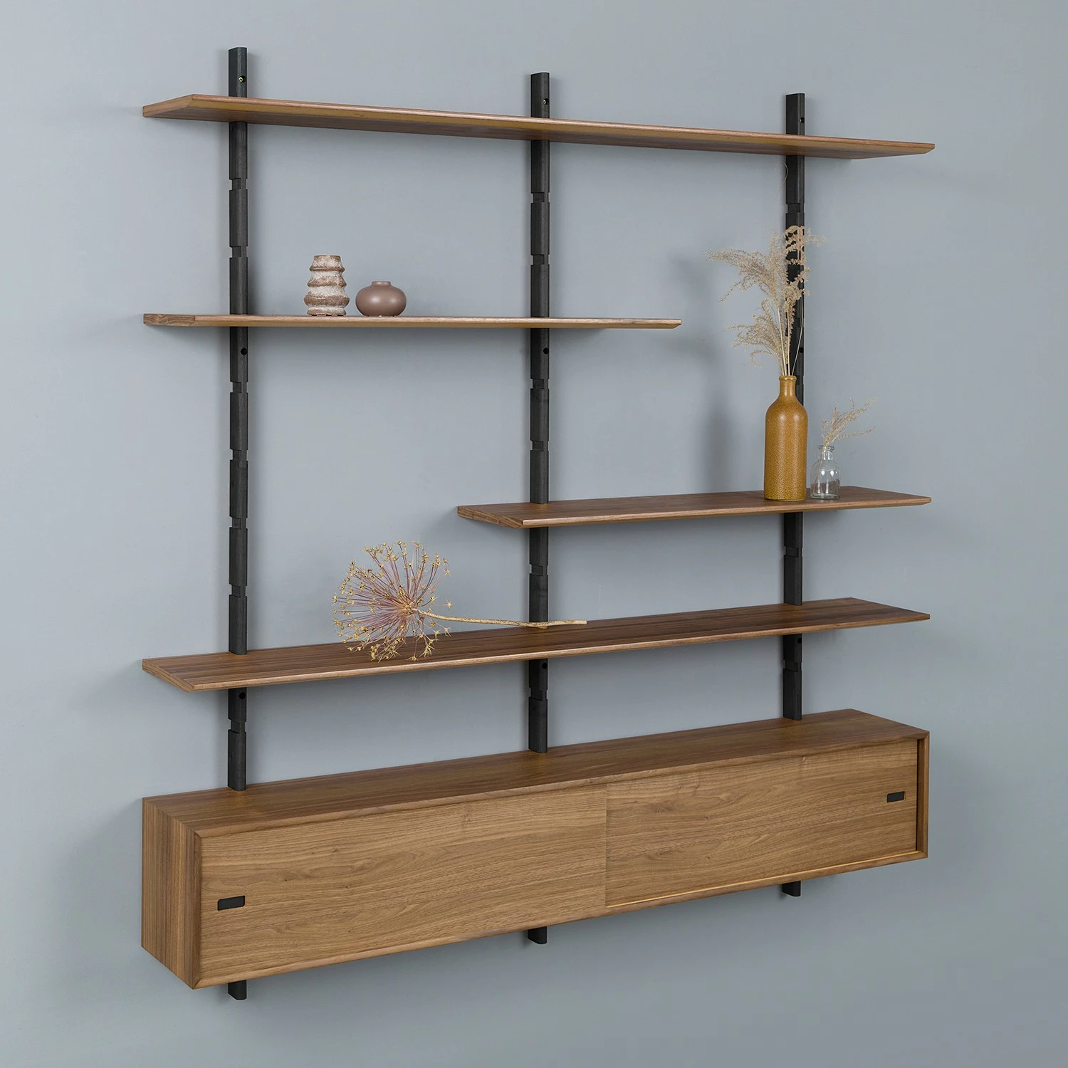 Studio Copenhagen Étagère murale Lautaro X - Partiellement en chêne massif - Chêne Noir / Noyer 4 Studio Copenhagen Étagère murale Lautaro X - Partiellement en chêne massif - Chêne Noir / Noyer – Image 2