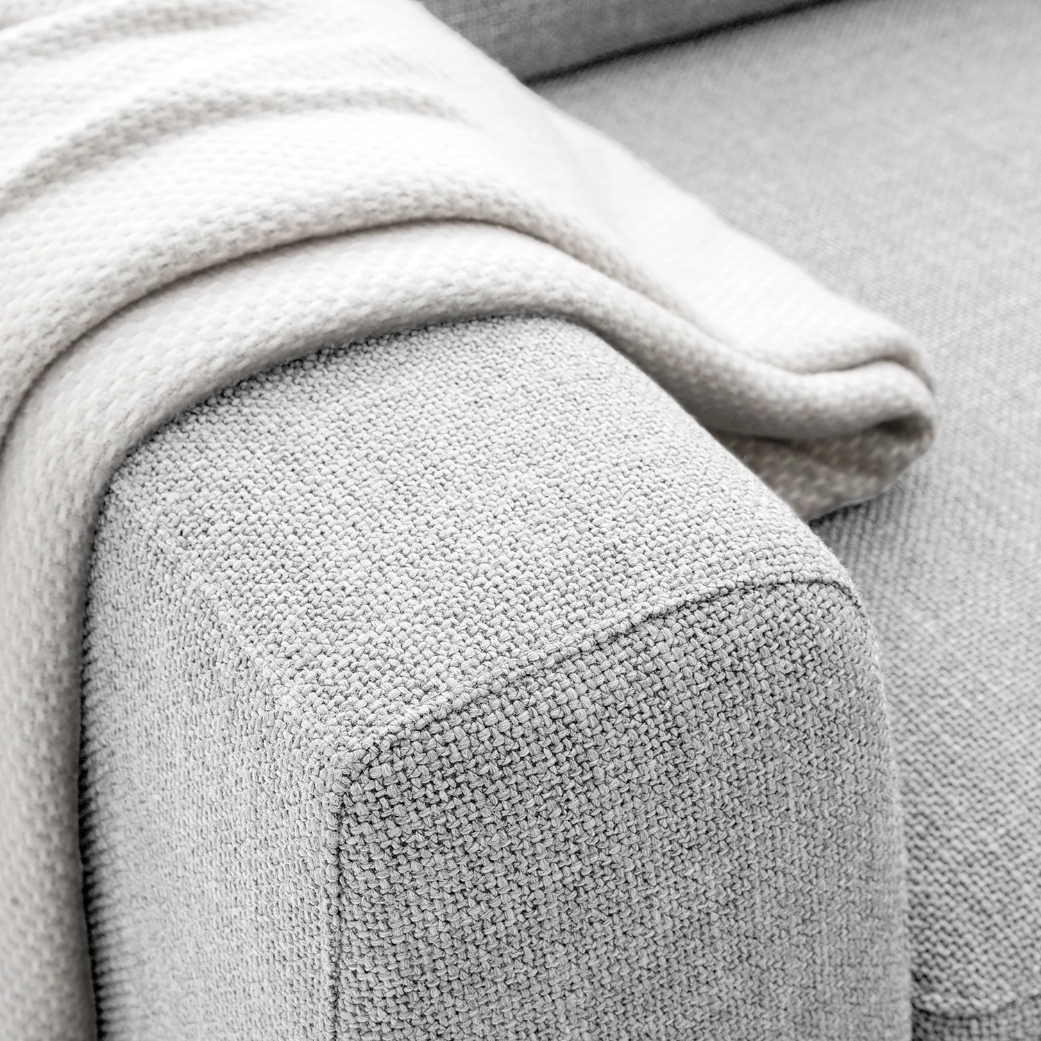 Studio Copenhagen Fauteuil Willows - Tissu Amila: Gris clair 11 Studio Copenhagen Fauteuil Willows - Tissu Amila: Gris clair – Image 9