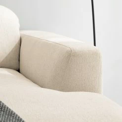 Studio Copenhagen Canapé d’angle Berrie I - Tissu Saia: Beige - Largeur : 266 cm - Méridienne courte à droite (vue de face) 38 Studio Copenhagen Canapé d’angle Berrie I - Tissu Saia: Beige - Largeur : 266 cm - Méridienne courte à droite (vue de face) -loftscape Boutique 1000217440 210222 09071800159 DETAILS P000000001000217440