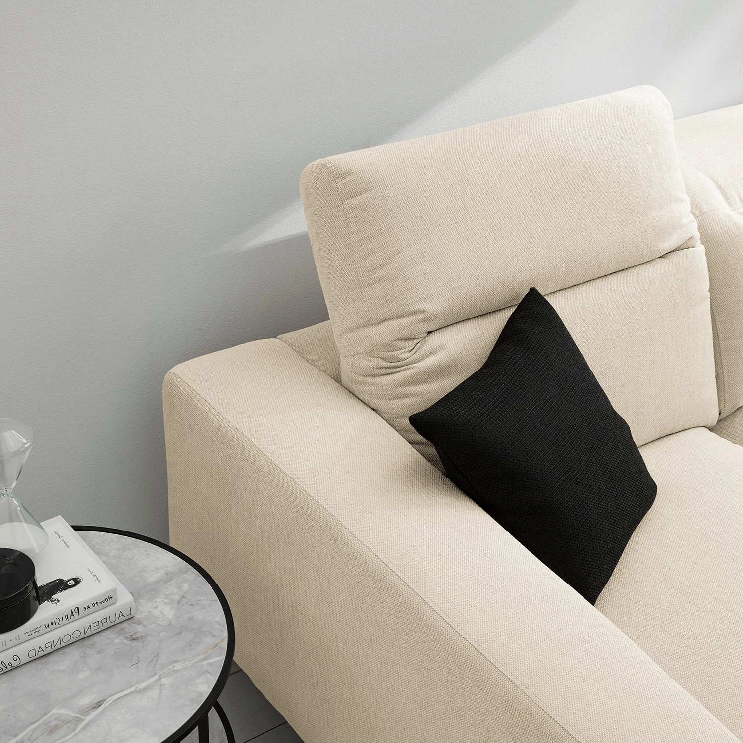 Studio Copenhagen Canapé d’angle Berrie I - Tissu Saia: Beige - Largeur : 266 cm - Méridienne courte à droite (vue de face) 20 Studio Copenhagen Canapé d’angle Berrie I - Tissu Saia: Beige - Largeur : 266 cm - Méridienne courte à droite (vue de face) – Image 18