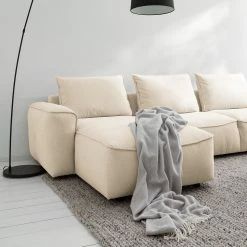 Studio Copenhagen Canapé d’angle Buckley II - Tissu Saia: Beige - Méridienne courte à gauche (vue de face) 34 Studio Copenhagen Canapé d’angle Buckley II - Tissu Saia: Beige - Méridienne courte à gauche (vue de face) -loftscape Boutique 1000218155 210215 12151300481 DETAILS P000000001000218155