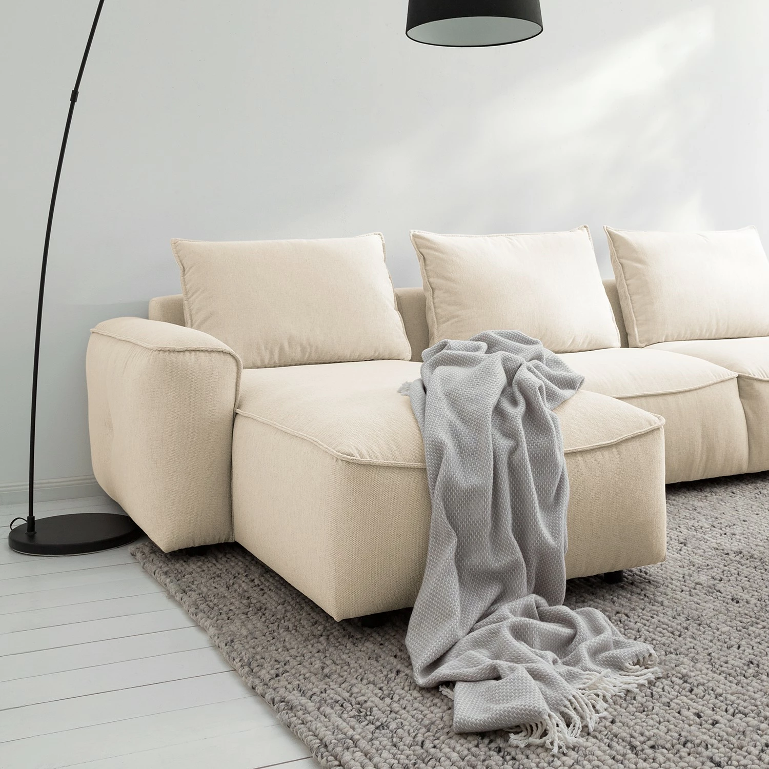 Studio Copenhagen Canapé d’angle Buckley II - Tissu Saia: Beige - Méridienne courte à gauche (vue de face) 12 Studio Copenhagen Canapé d’angle Buckley II - Tissu Saia: Beige - Méridienne courte à gauche (vue de face) – Image 10