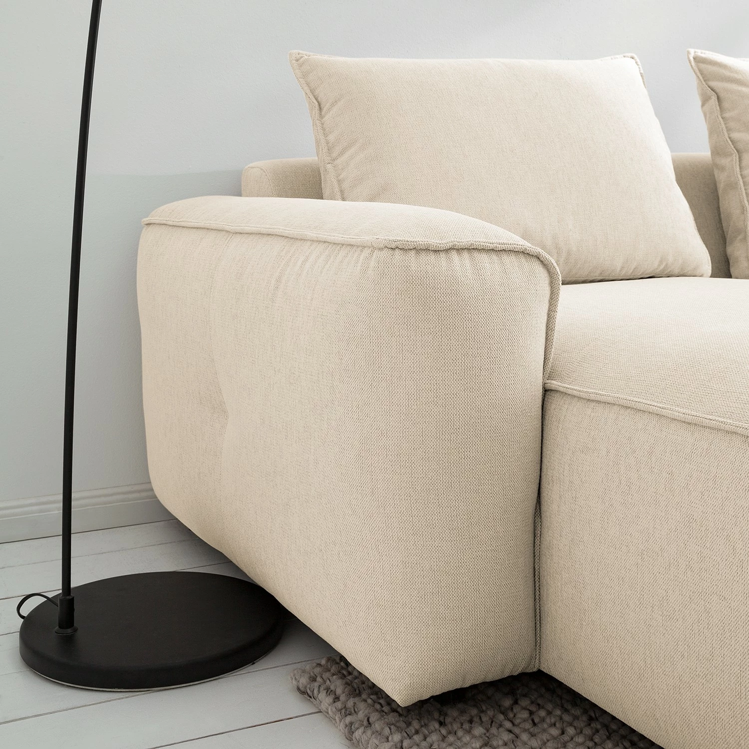 Studio Copenhagen Canapé d’angle Buckley II - Tissu Saia: Beige - Méridienne courte à gauche (vue de face) 15 Studio Copenhagen Canapé d’angle Buckley II - Tissu Saia: Beige - Méridienne courte à gauche (vue de face) – Image 13