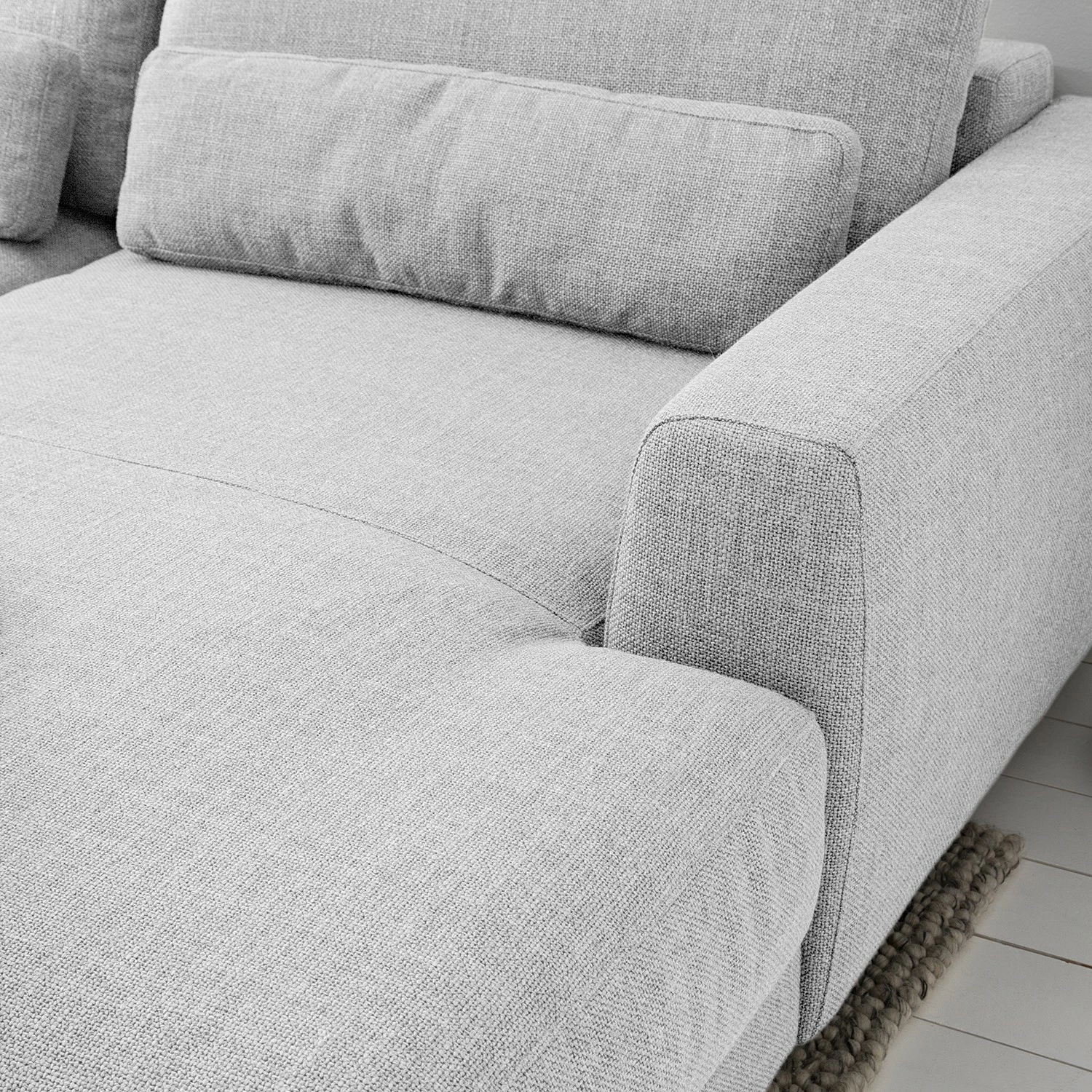 Studio Copenhagen Canapé d’angle Willows III - Tissu Amila: Gris clair - Méridienne courte à droite (vue de face) 15 Studio Copenhagen Canapé d’angle Willows III - Tissu Amila: Gris clair - Méridienne courte à droite (vue de face) – Image 13