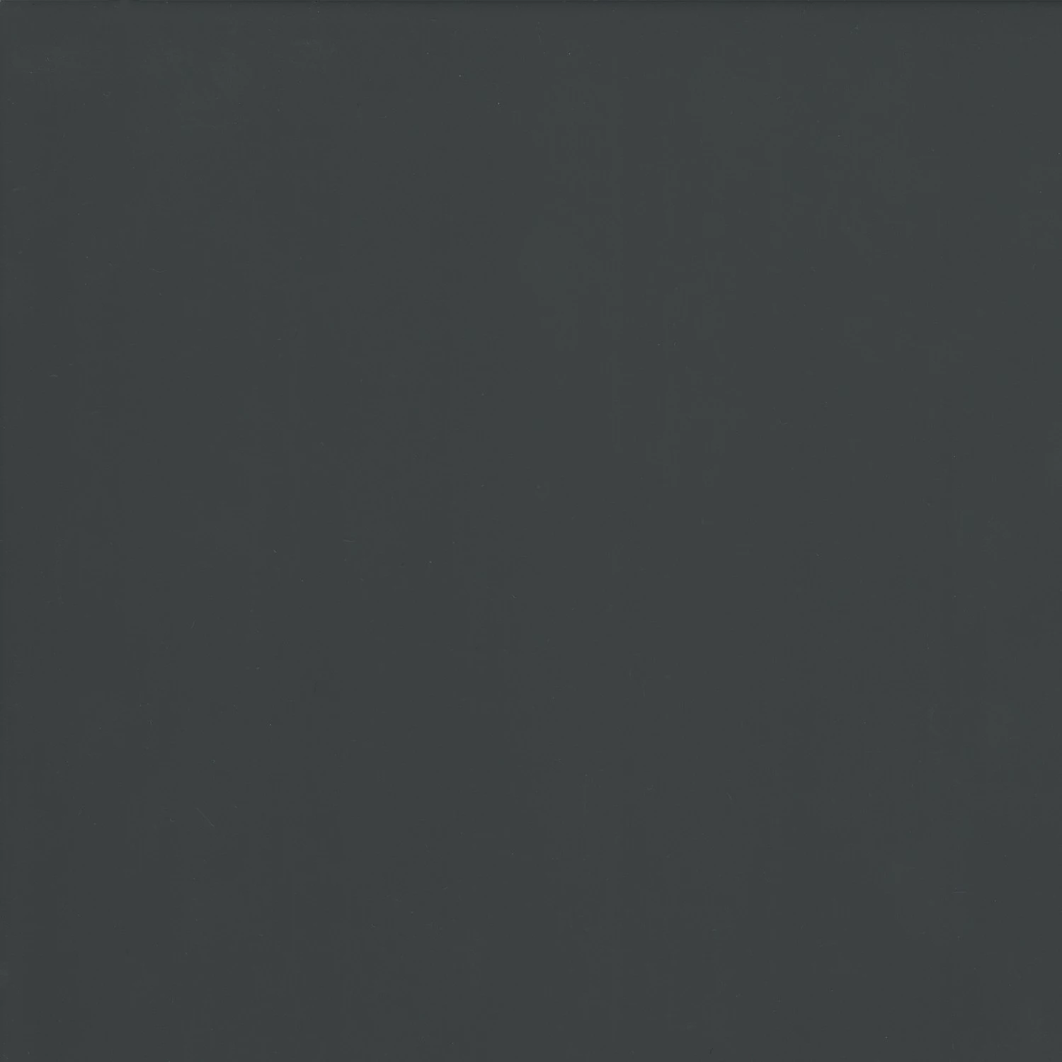 Studio Copenhagen Table basse Danica - Placage en bois véritable - Gris foncé mat / Frêne 9 Studio Copenhagen Table basse Danica - Placage en bois véritable - Gris foncé mat / Frêne – Image 7