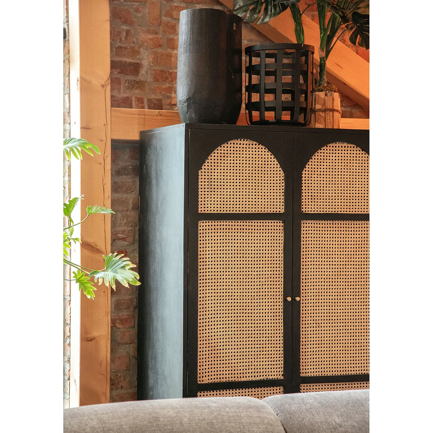 Red Living Armoire Mokena - Cannage / Manguier massif - Naturel / Manguier noir 8 Red Living Armoire Mokena - Cannage / Manguier massif - Naturel / Manguier noir – Image 6