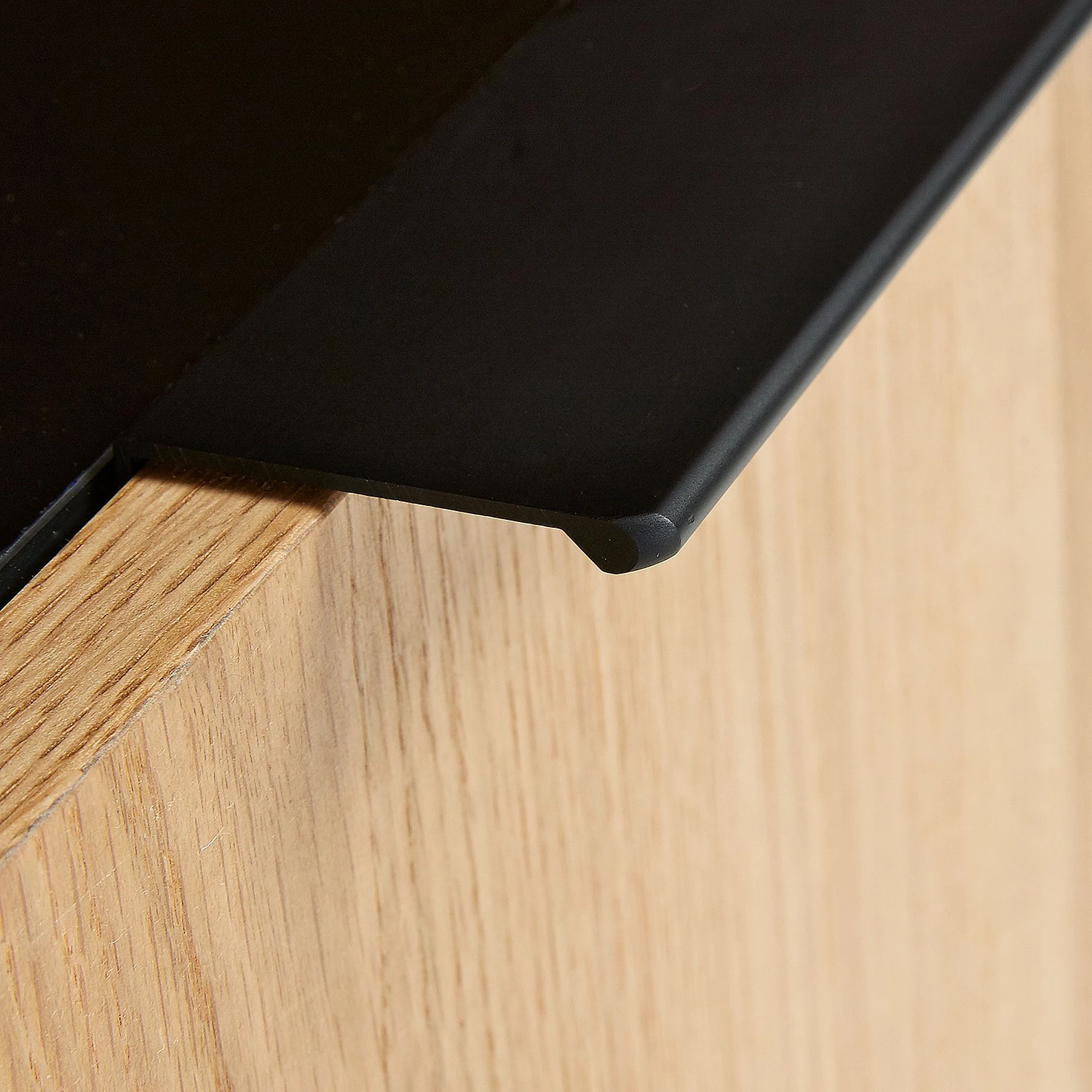 Norrwood Meuble TV Ceduna II - Noir mat / Chêne 6 Norrwood Meuble TV Ceduna II - Noir mat / Chêne – Image 4