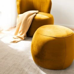 Loftscape Repose-pieds Lovelock - Velours Ravi: Jaune moutarde 17 Loftscape Repose-pieds Lovelock - Velours Ravi: Jaune moutarde -loftscape Boutique 1000227486 210316 14290500011 MOOD DETAILS P000000001000227486 mood